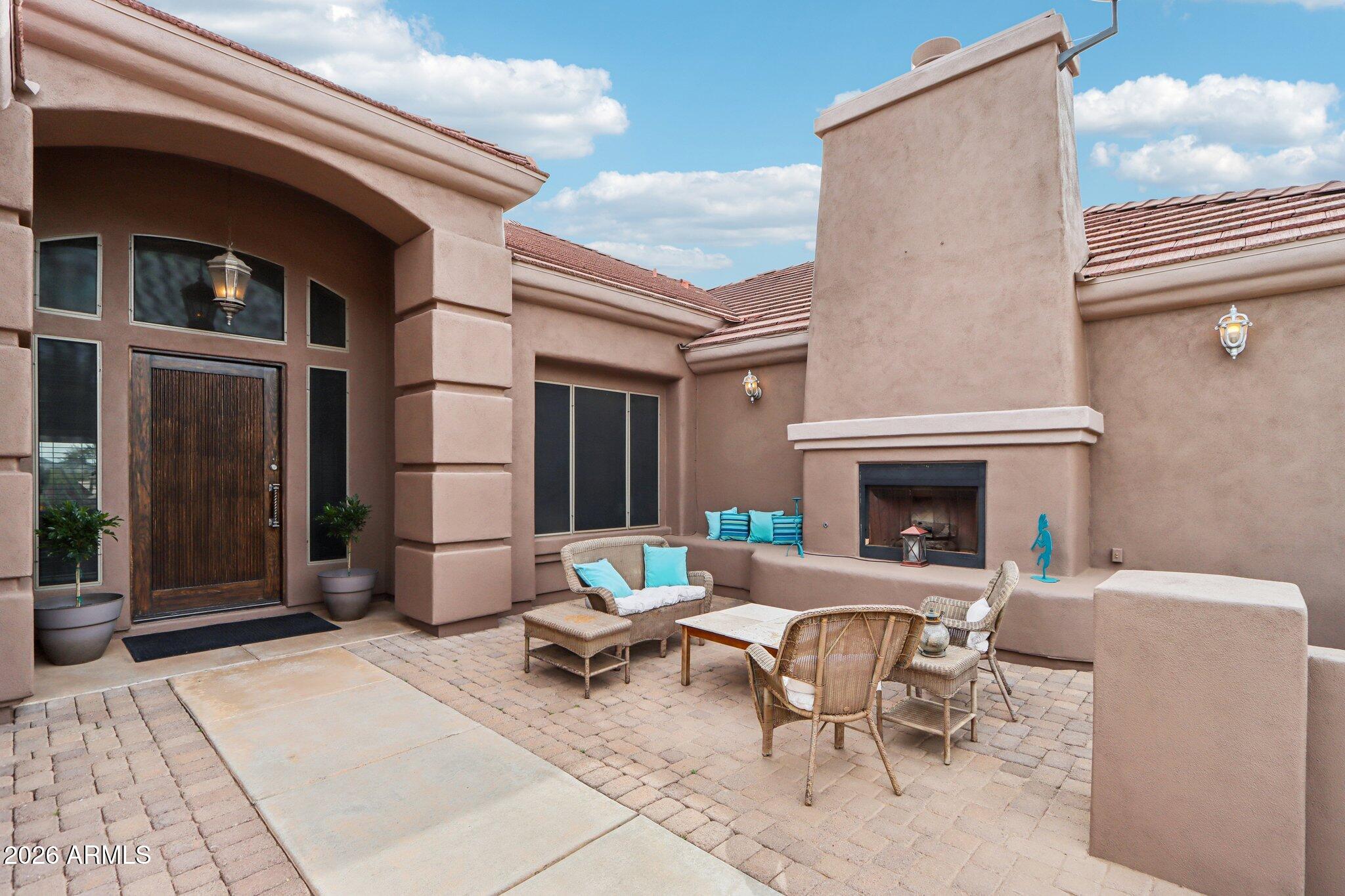 3019 W CARRIAGE Drive
