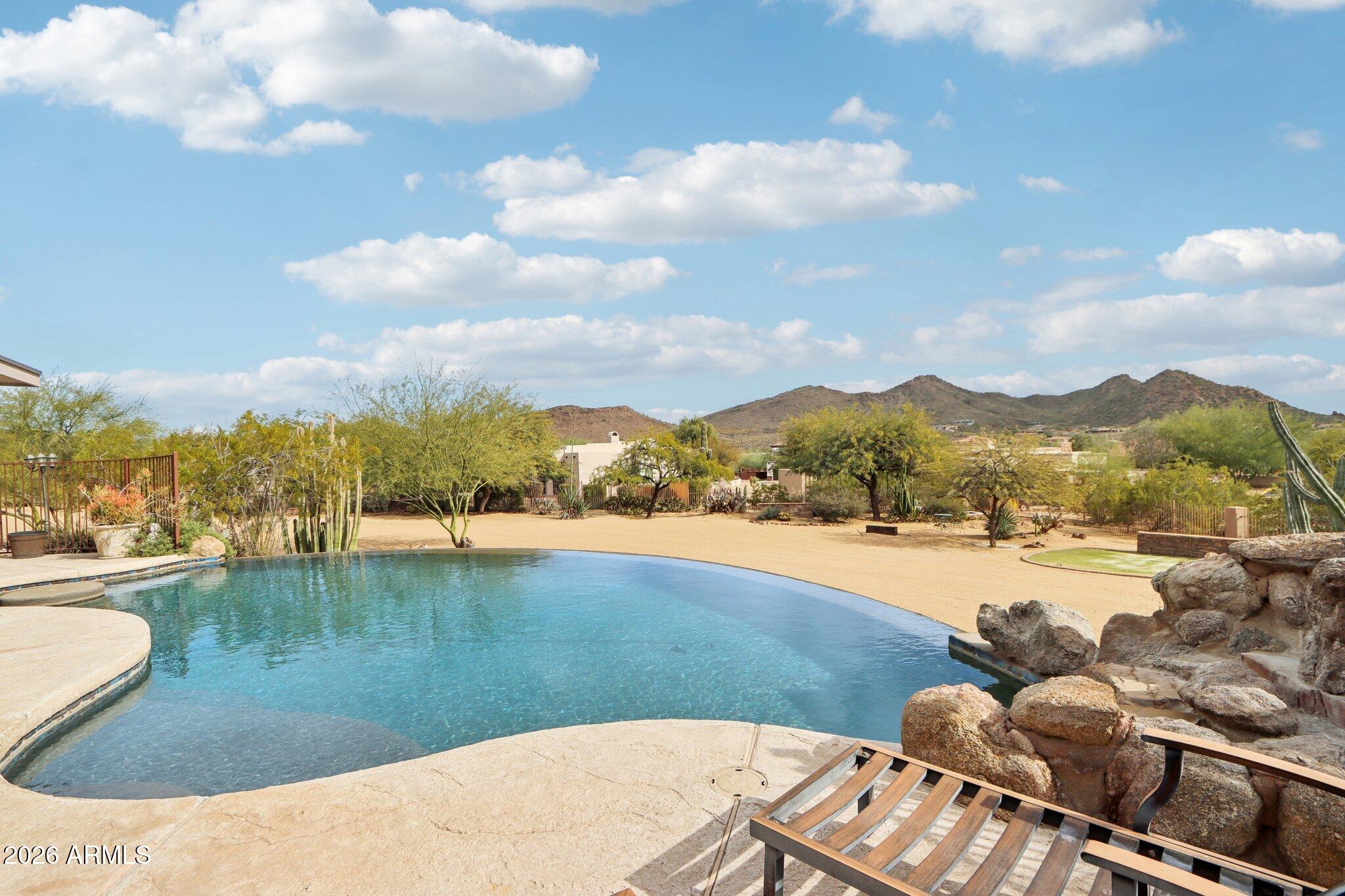 3019 W CARRIAGE Drive