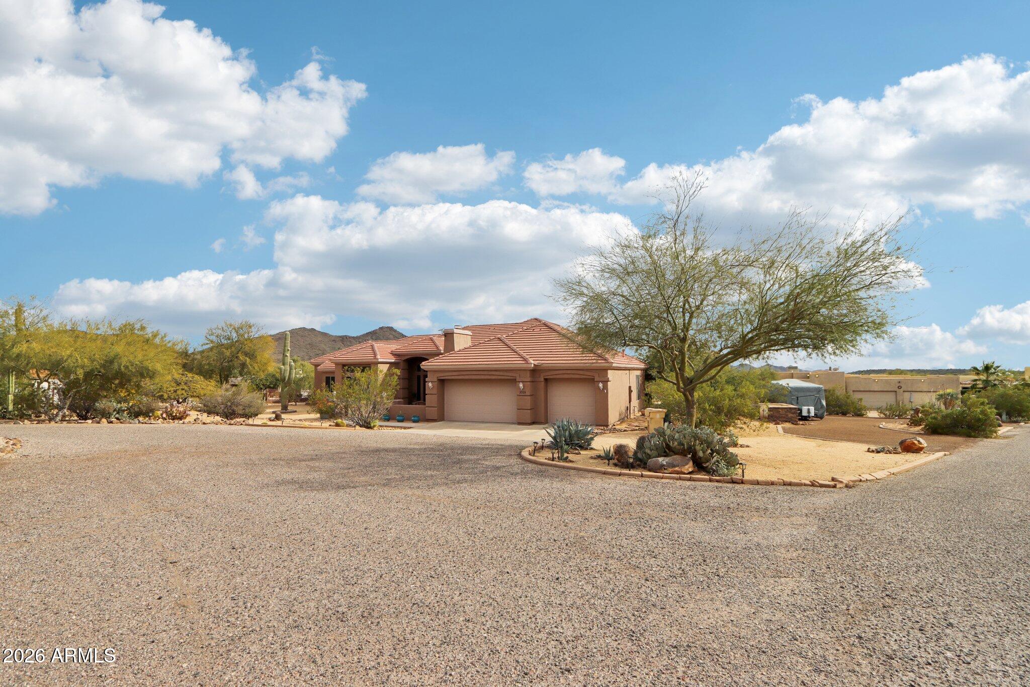 3019 W CARRIAGE Drive