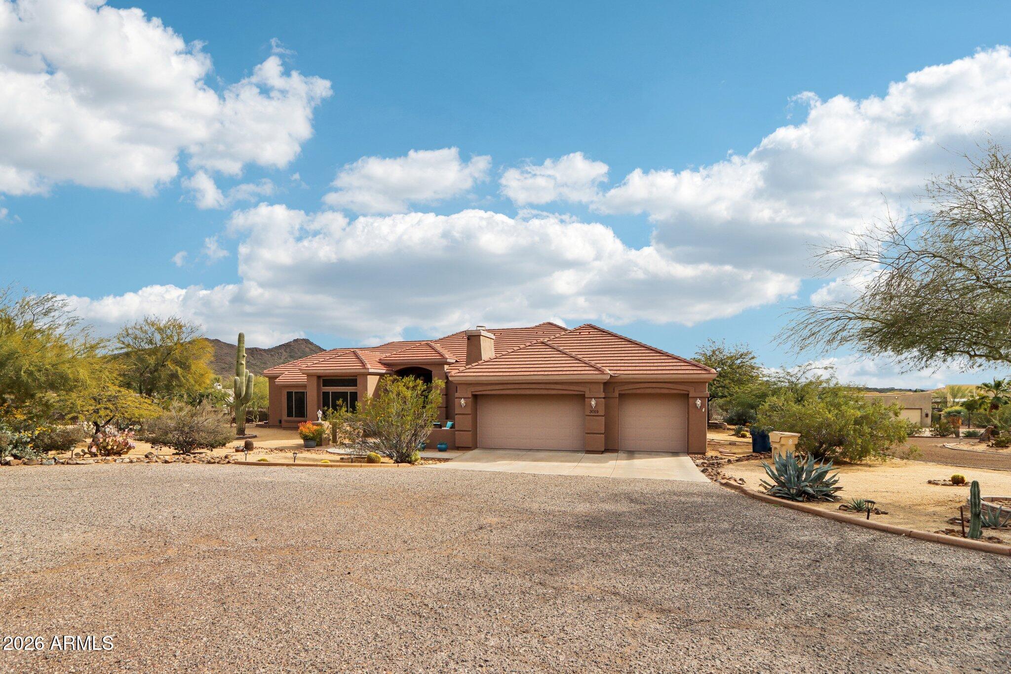 3019 W CARRIAGE Drive