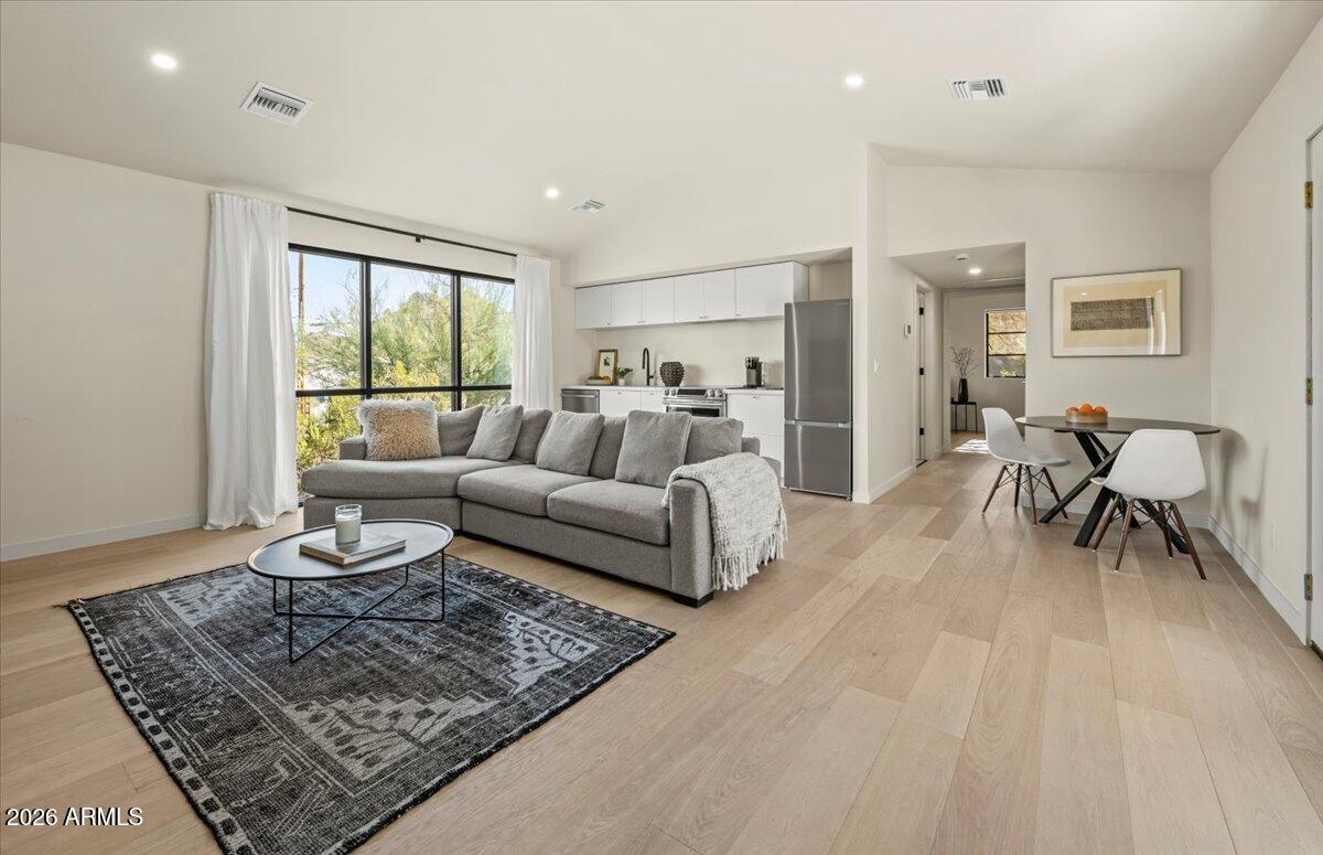 4035 E MCDONALD Drive