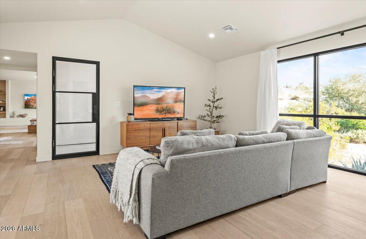 4035 E MCDONALD Drive