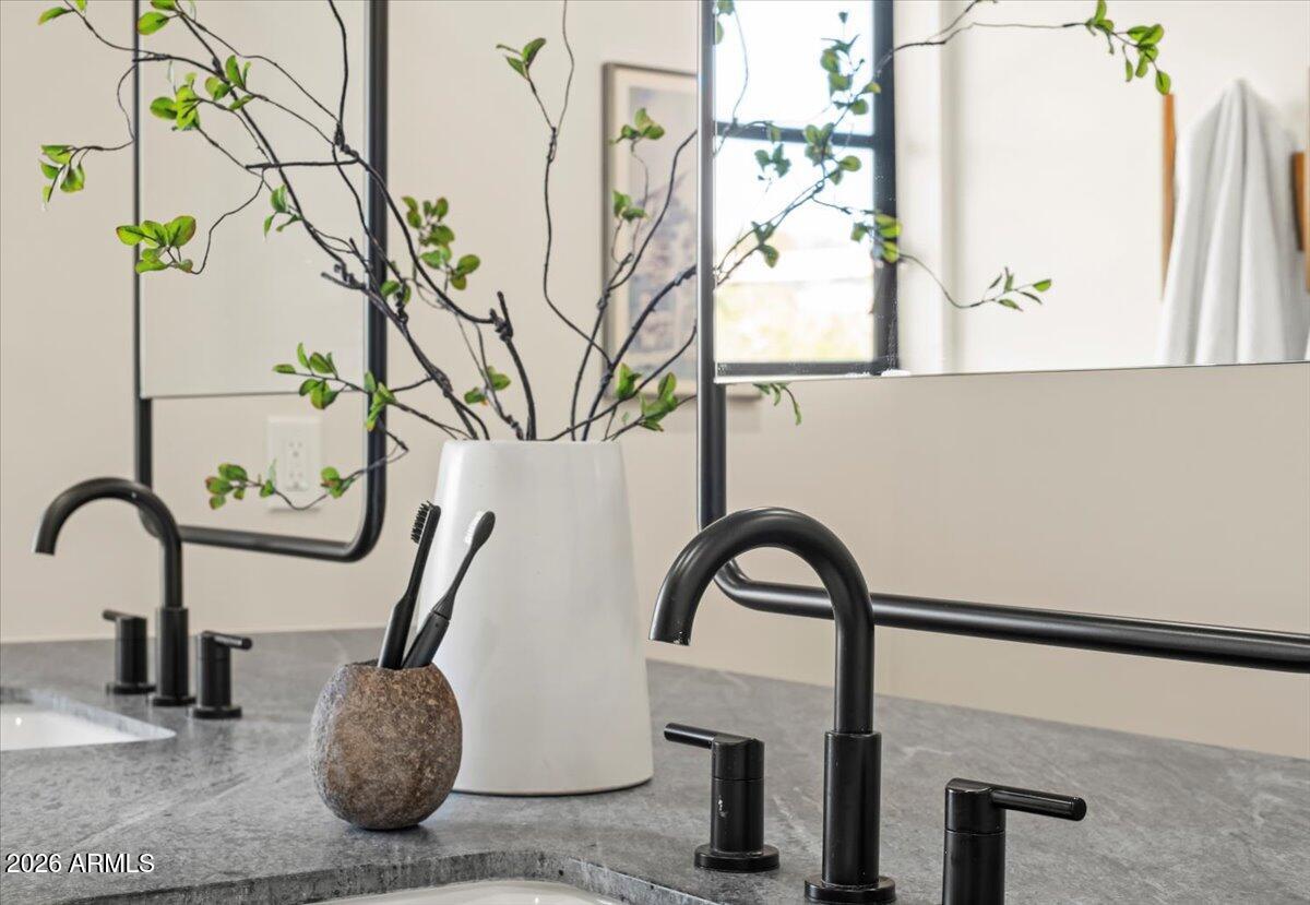 4035 E MCDONALD Drive