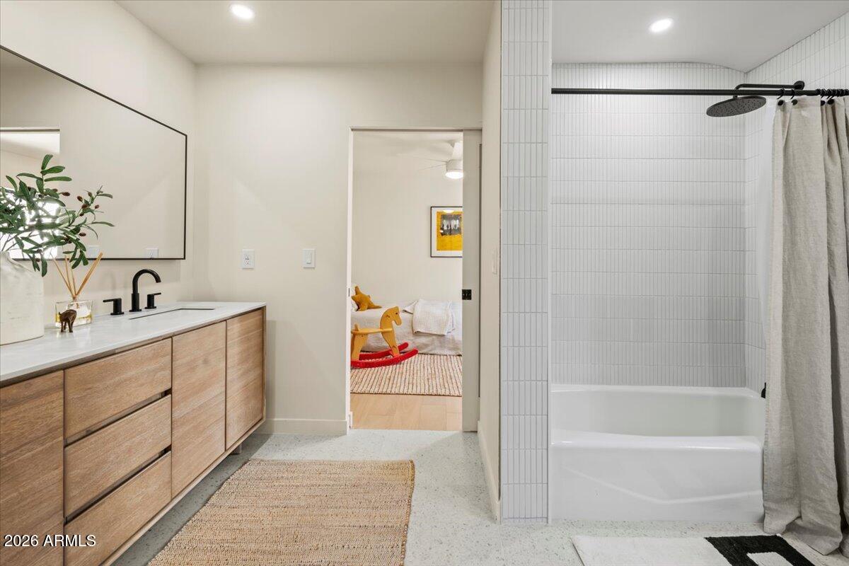 4035 E MCDONALD Drive