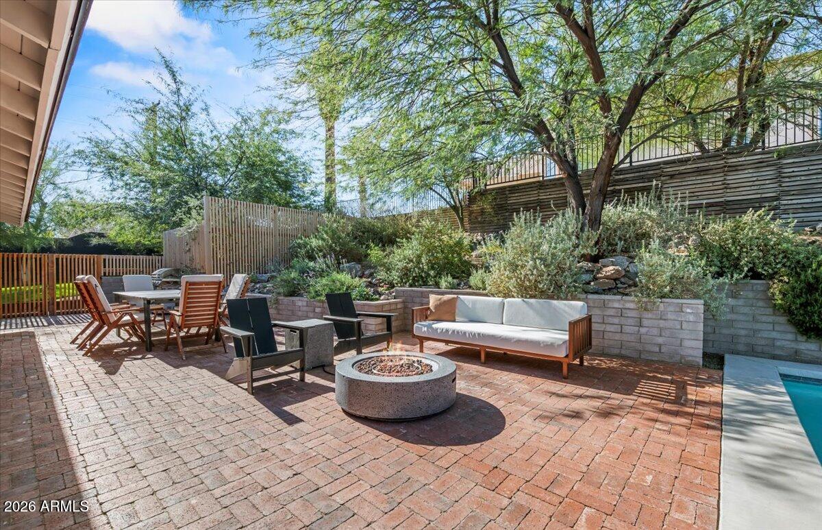 4035 E MCDONALD Drive