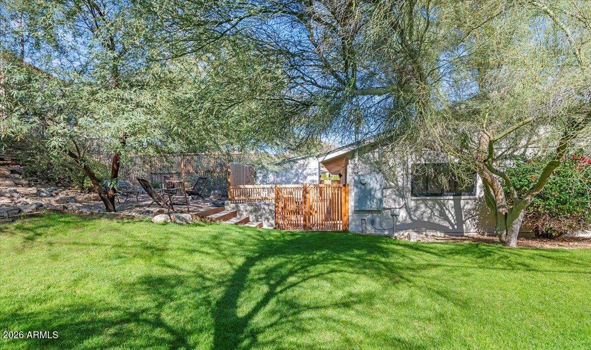 4035 E MCDONALD Drive