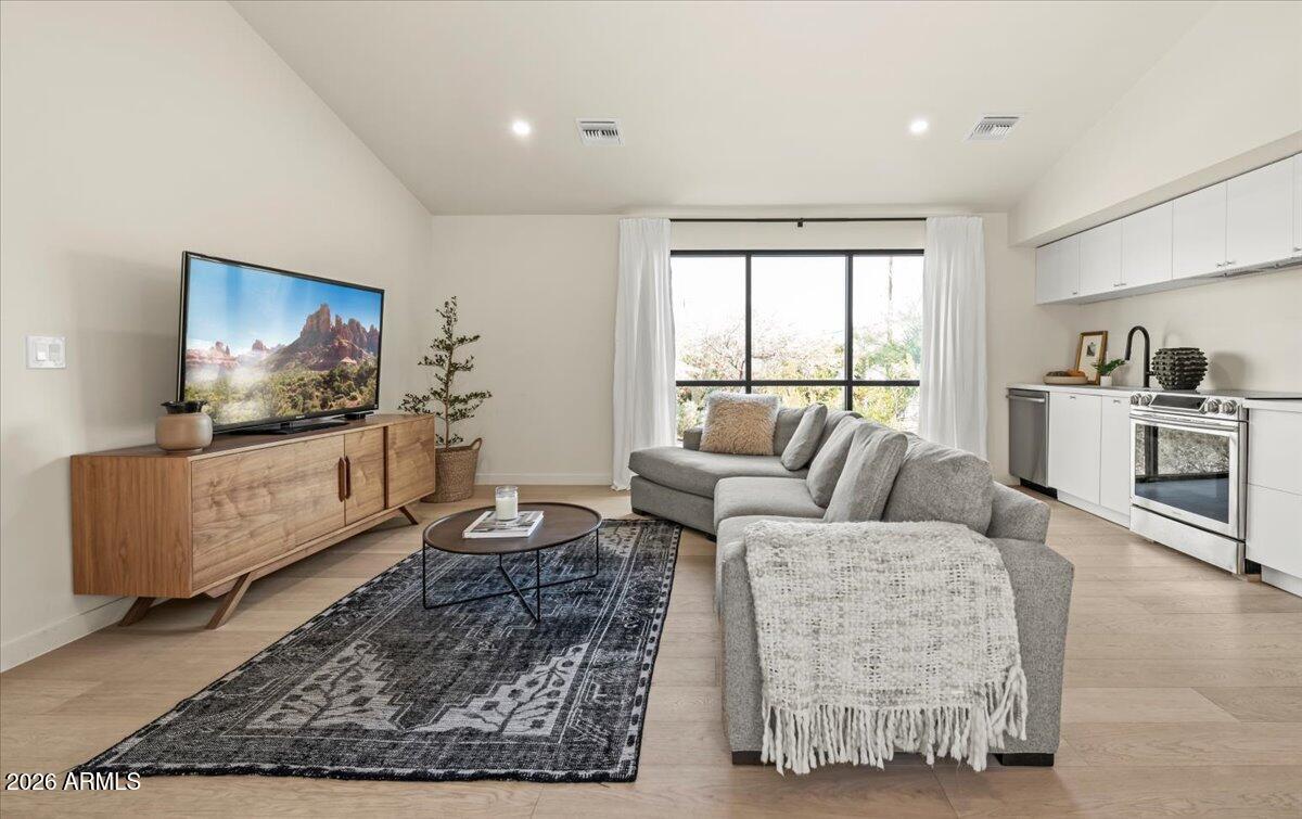 4035 E MCDONALD Drive