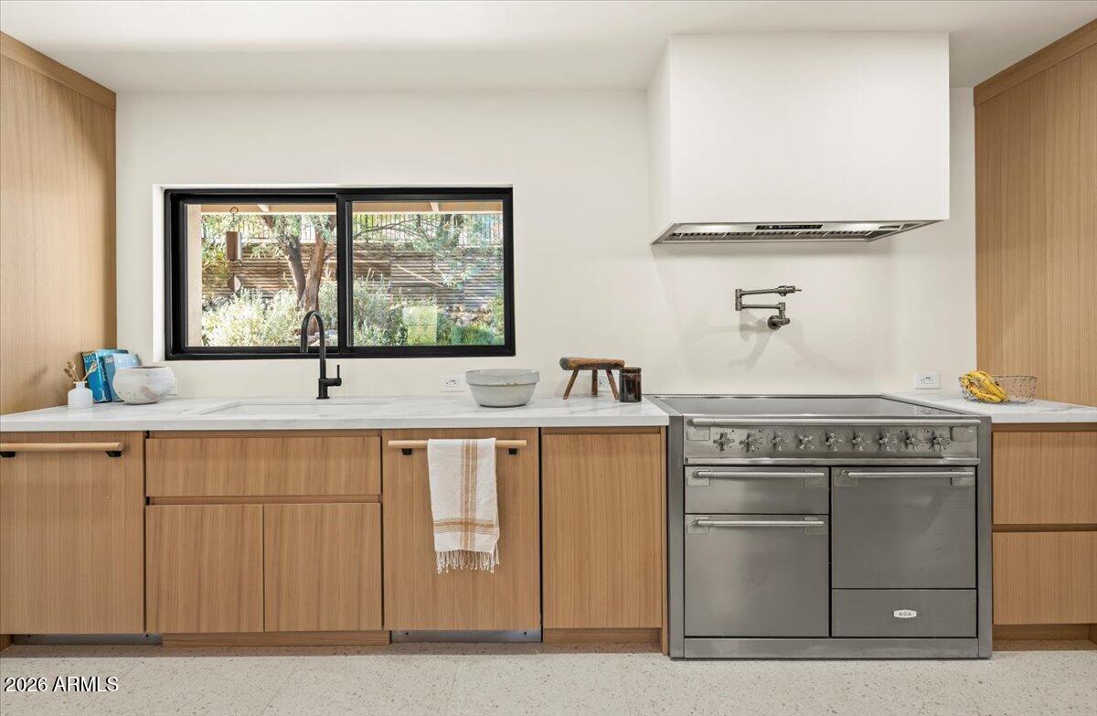 4035 E MCDONALD Drive