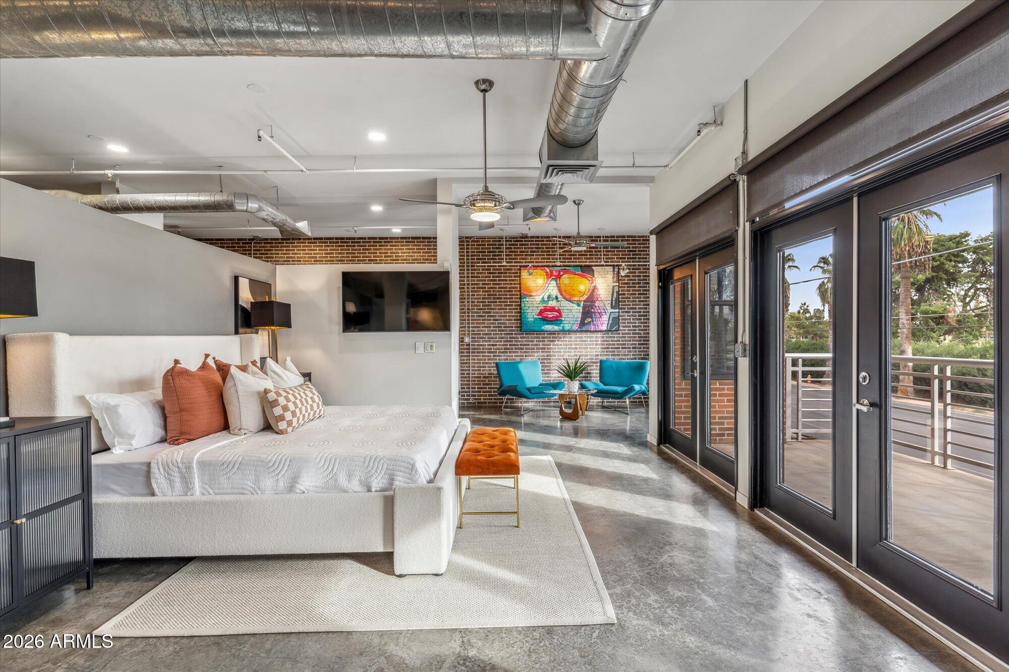 914 E OSBORN Road 202