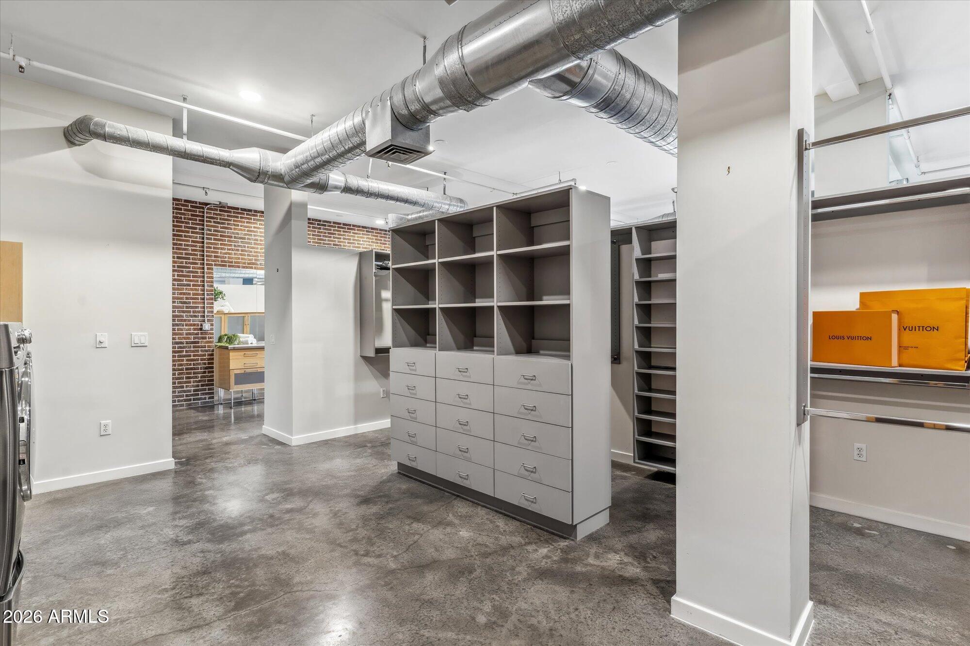 914 E OSBORN Road 202