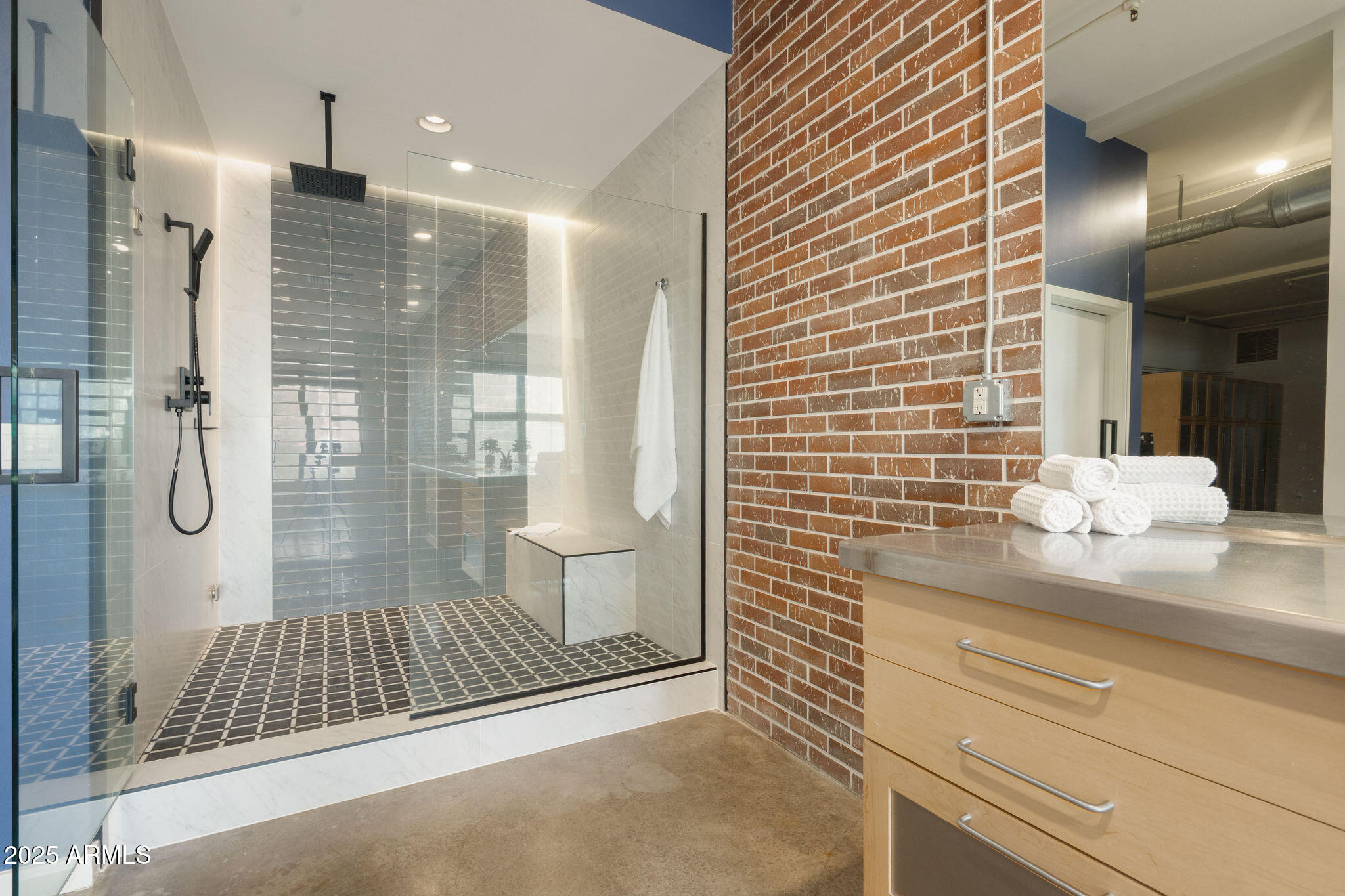 914 E OSBORN Road 202