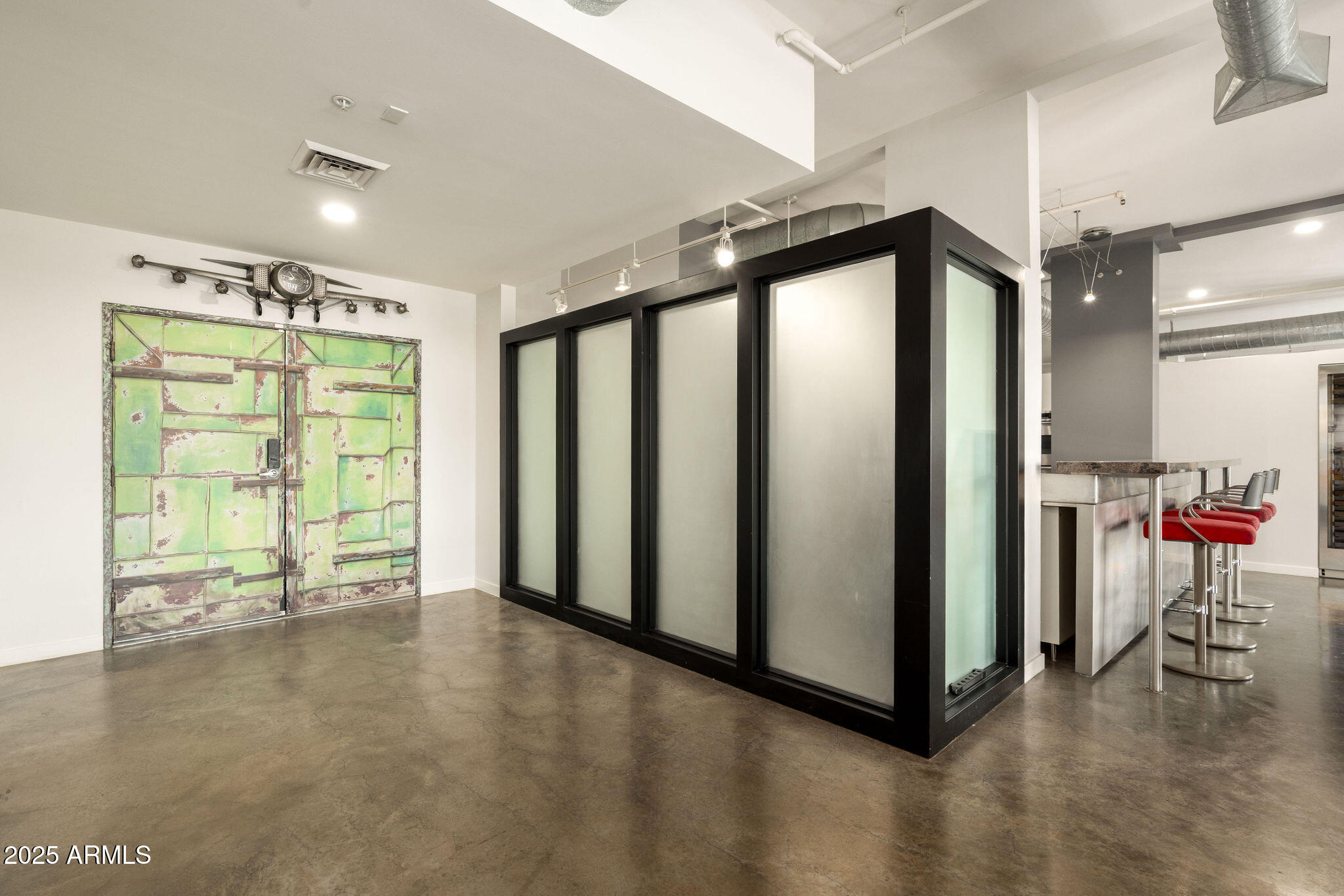 914 E OSBORN Road 202