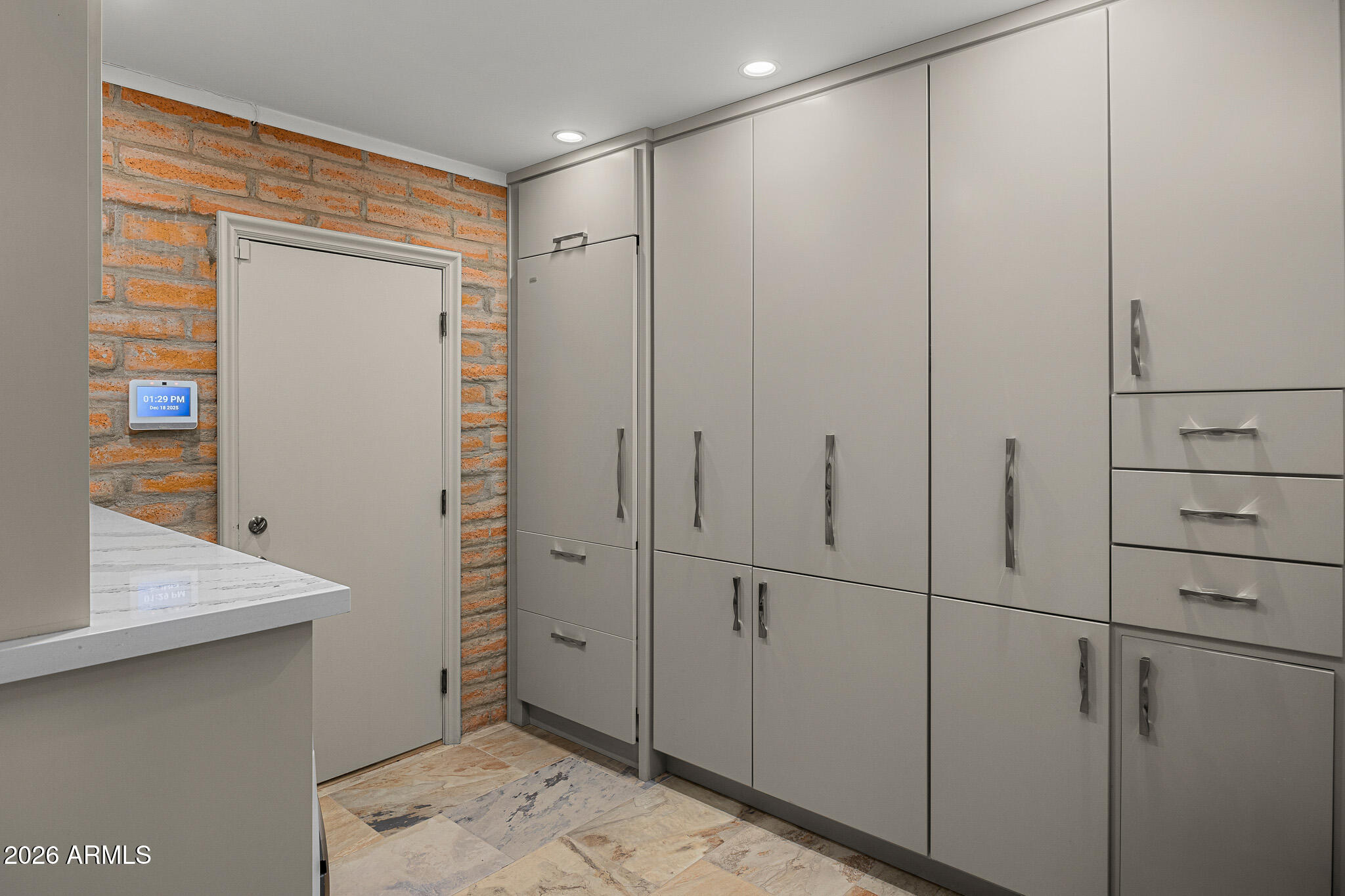 3921 E SAN MIGUEL Avenue