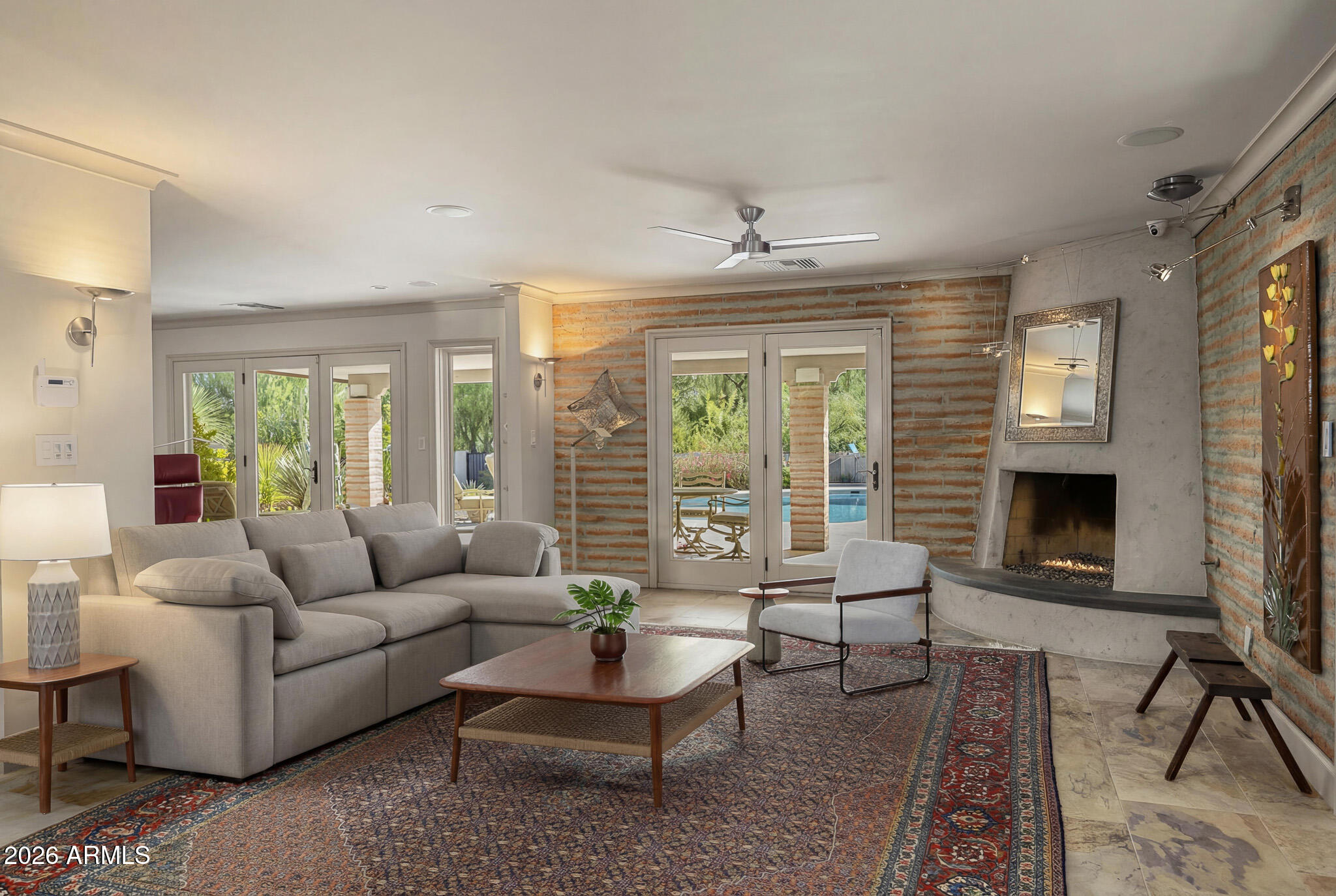 3921 E SAN MIGUEL Avenue