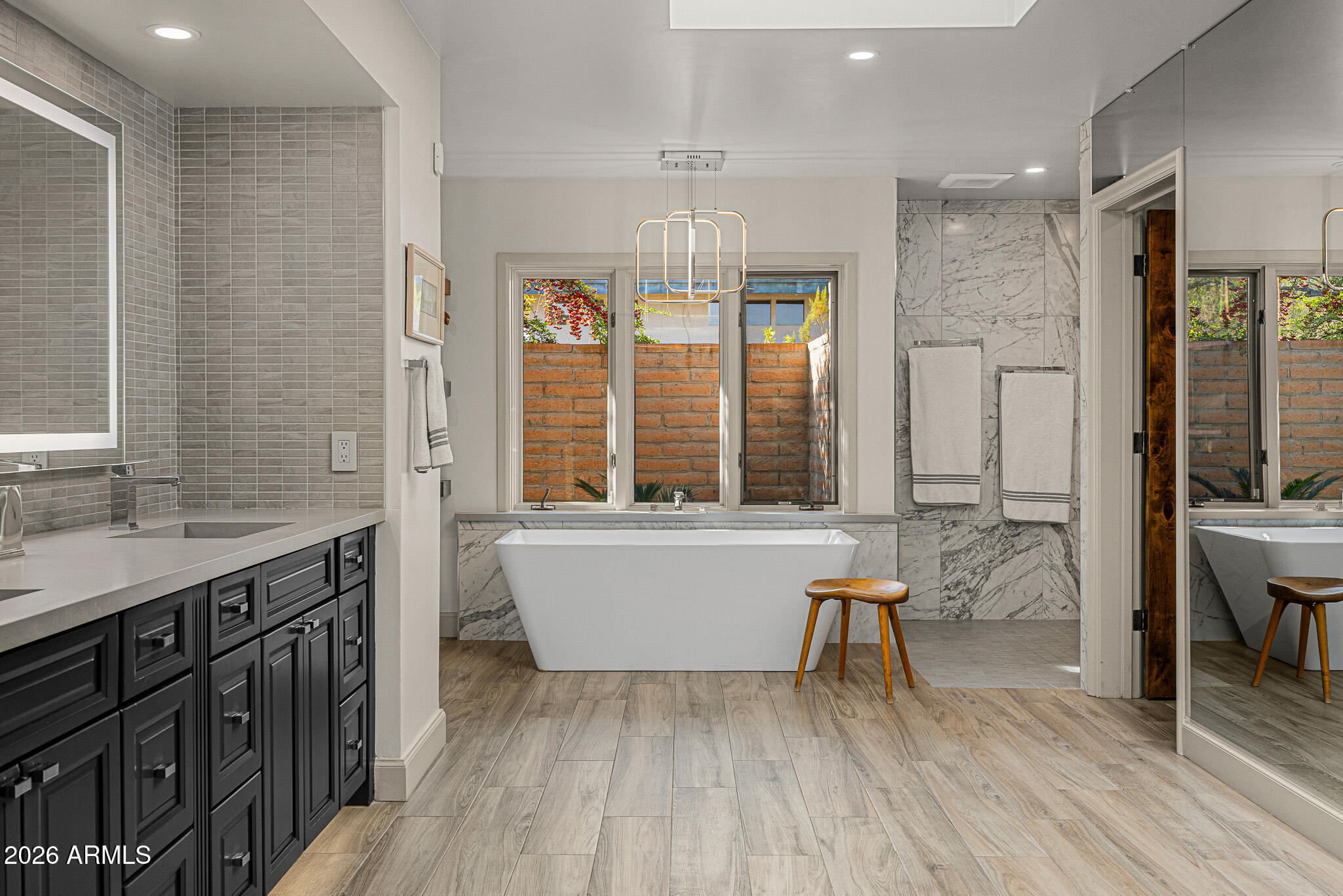 3921 E SAN MIGUEL Avenue