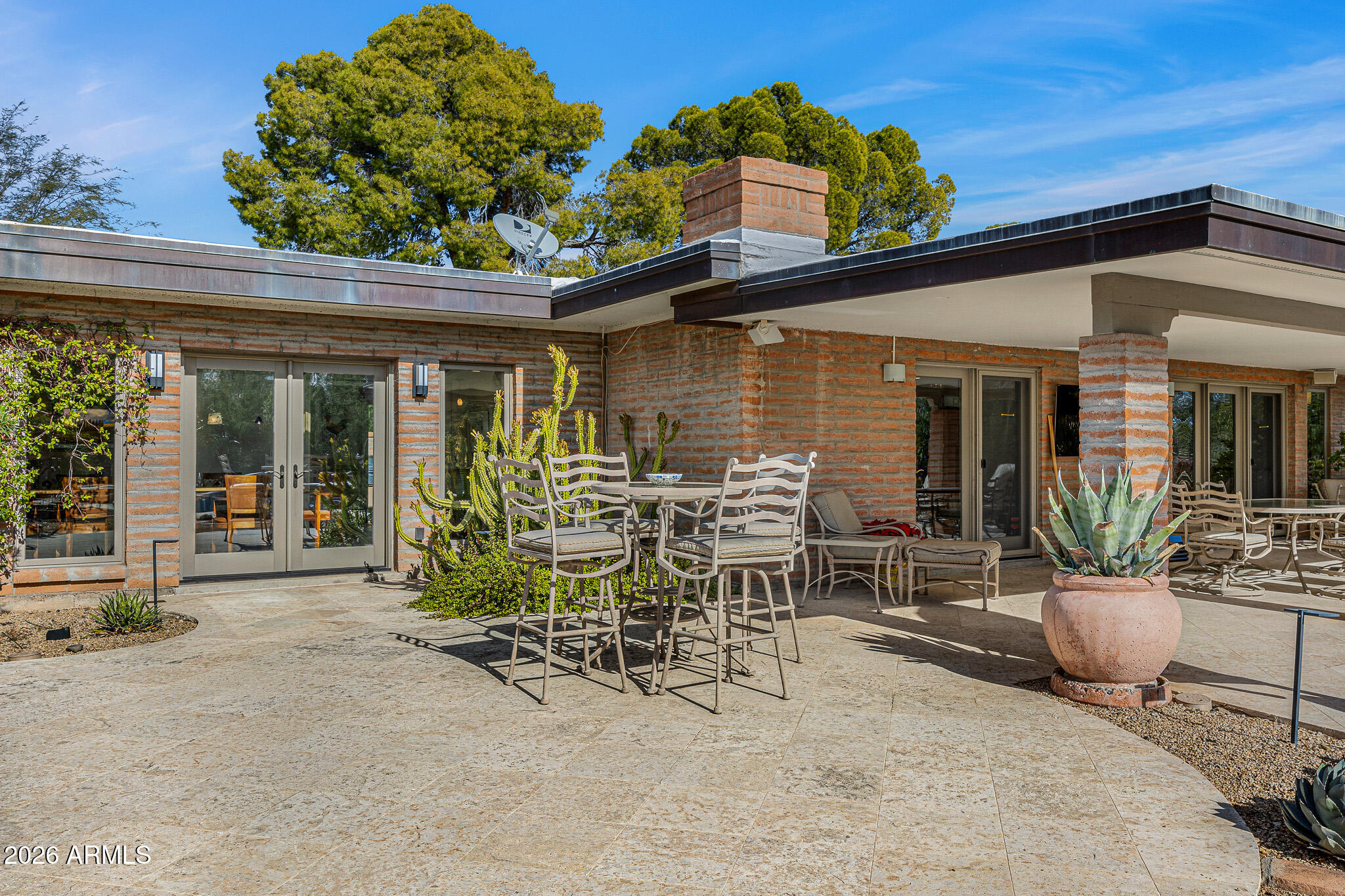 3921 E SAN MIGUEL Avenue