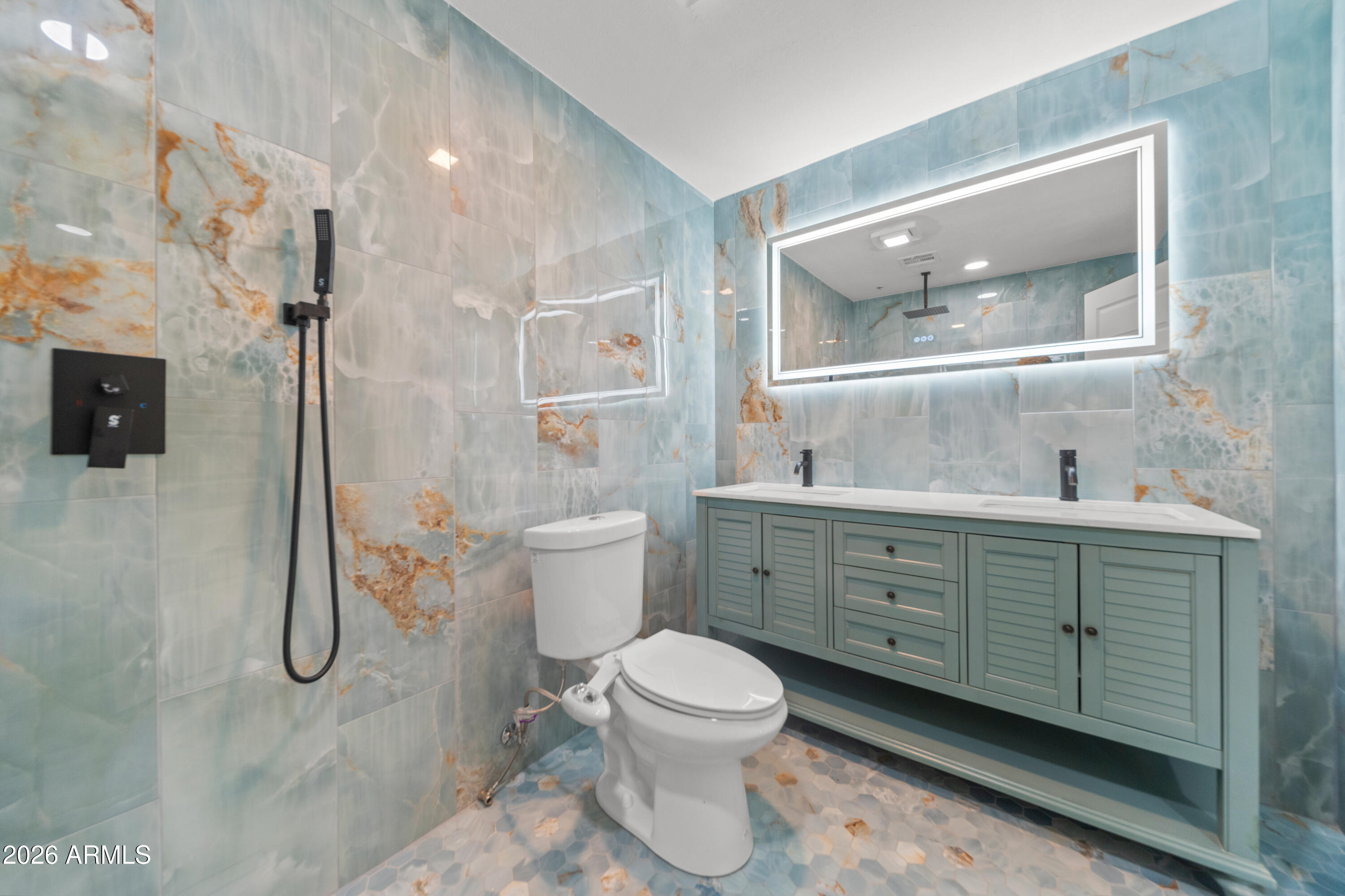 8202 E WHITTON Avenue