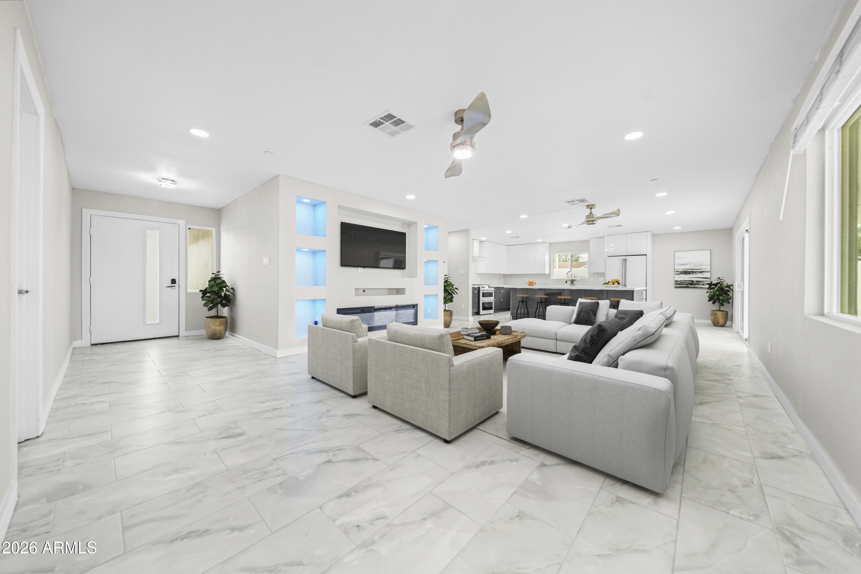 8202 E WHITTON Avenue