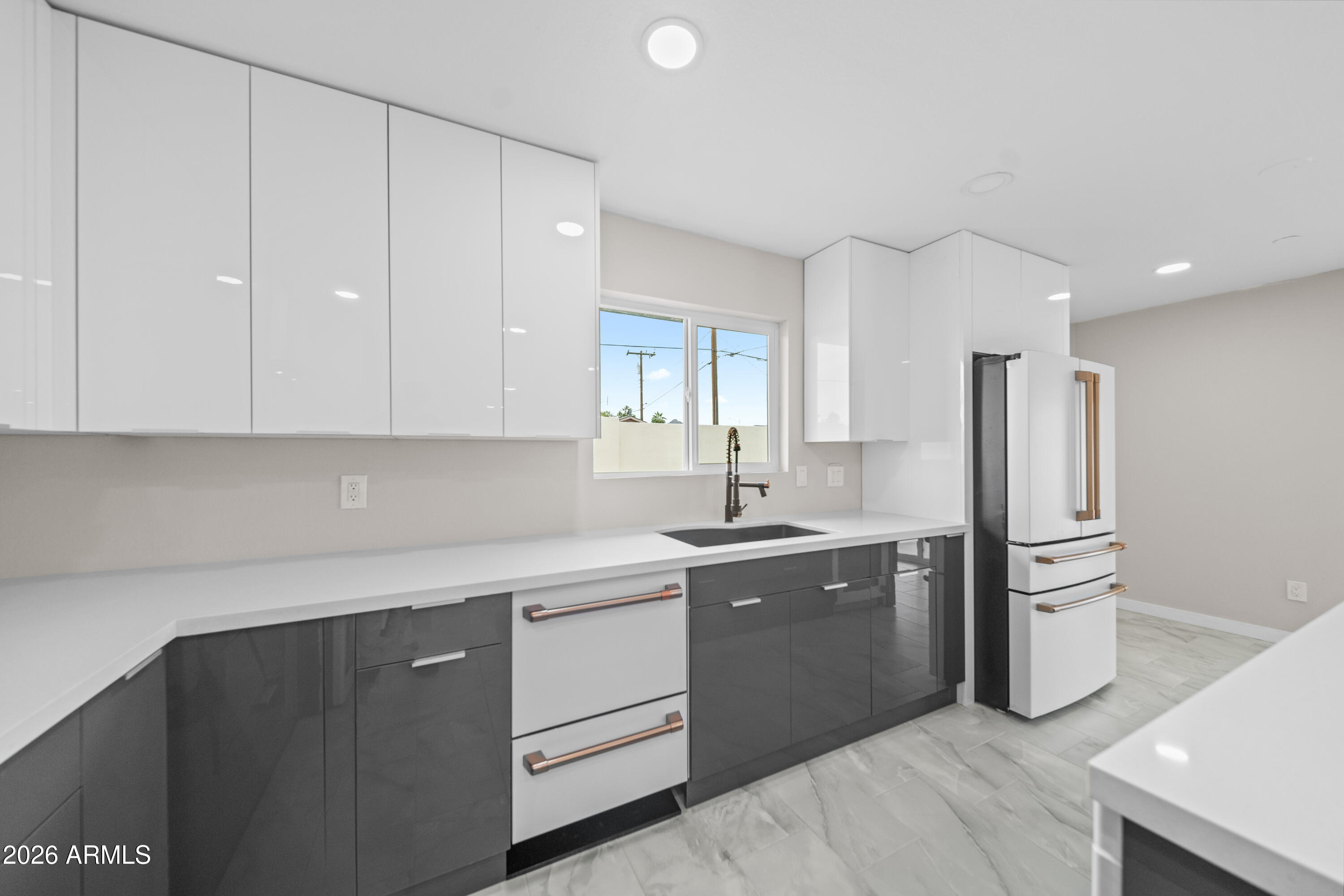 8202 E WHITTON Avenue