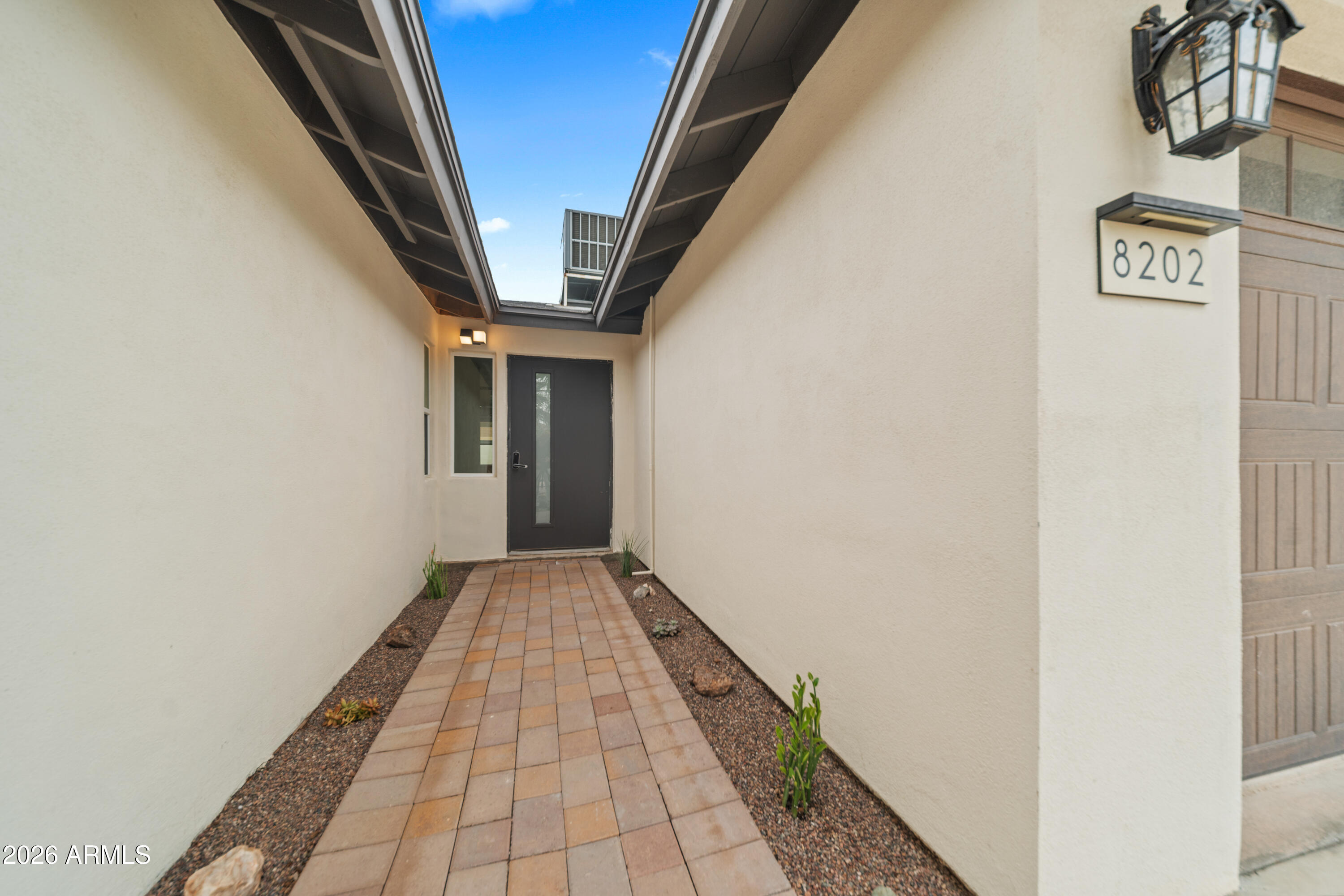 8202 E WHITTON Avenue