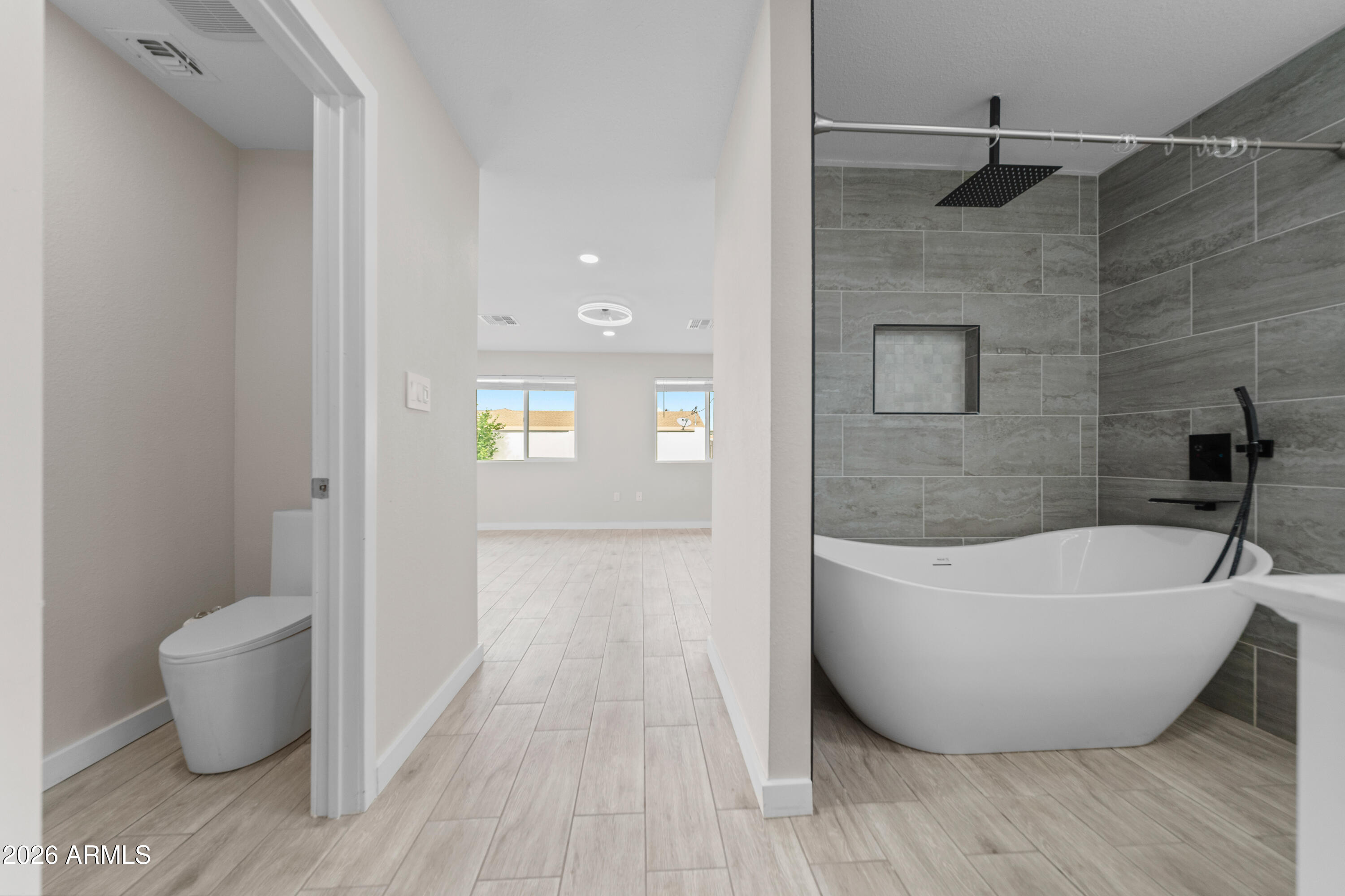 8202 E WHITTON Avenue