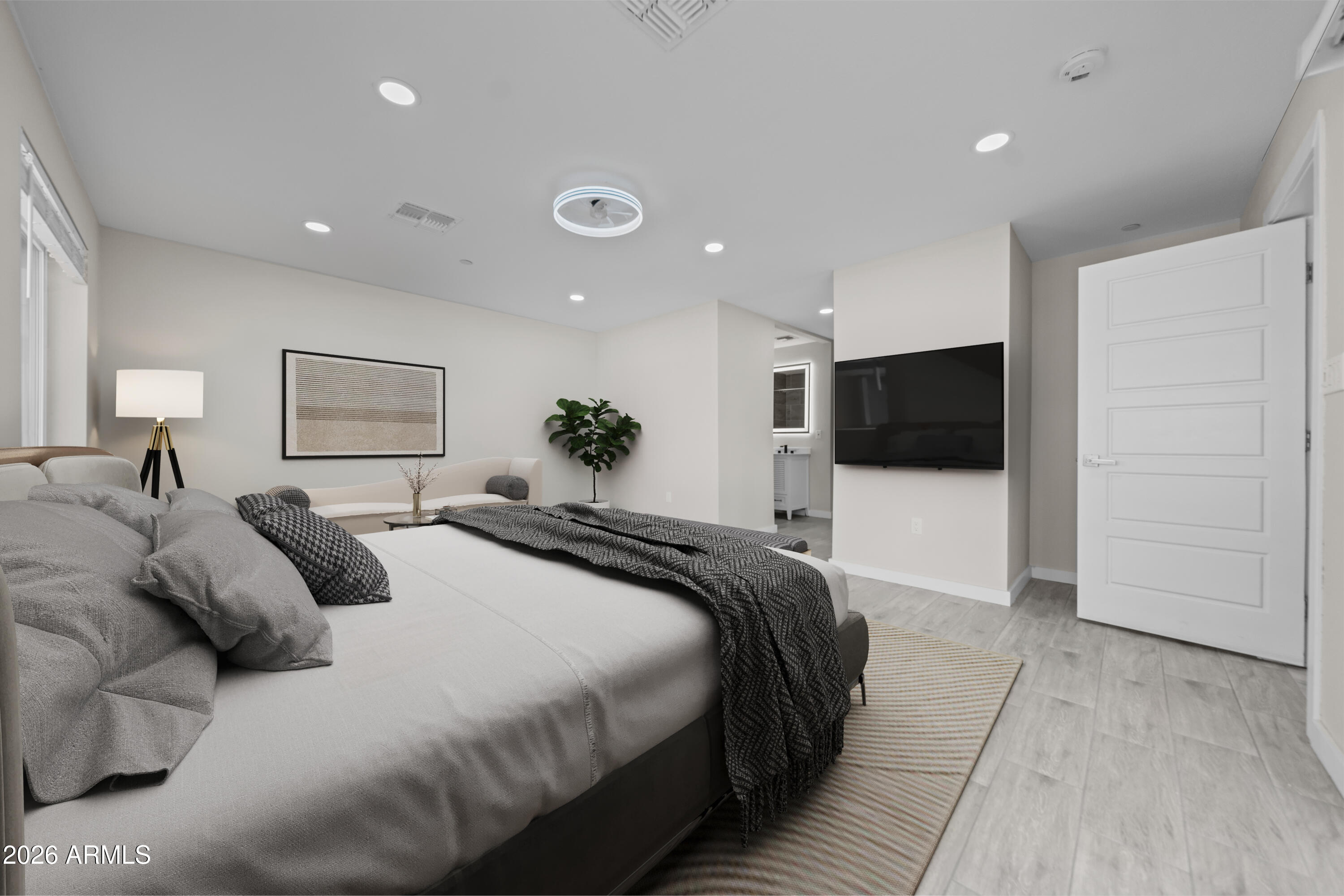 8202 E WHITTON Avenue