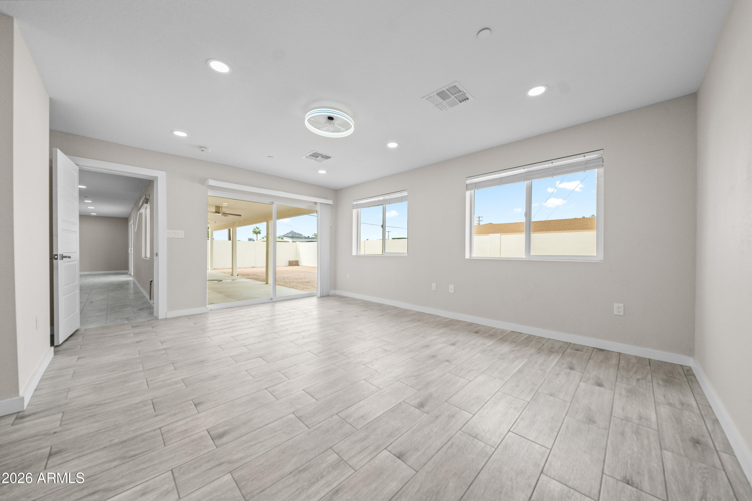 8202 E WHITTON Avenue