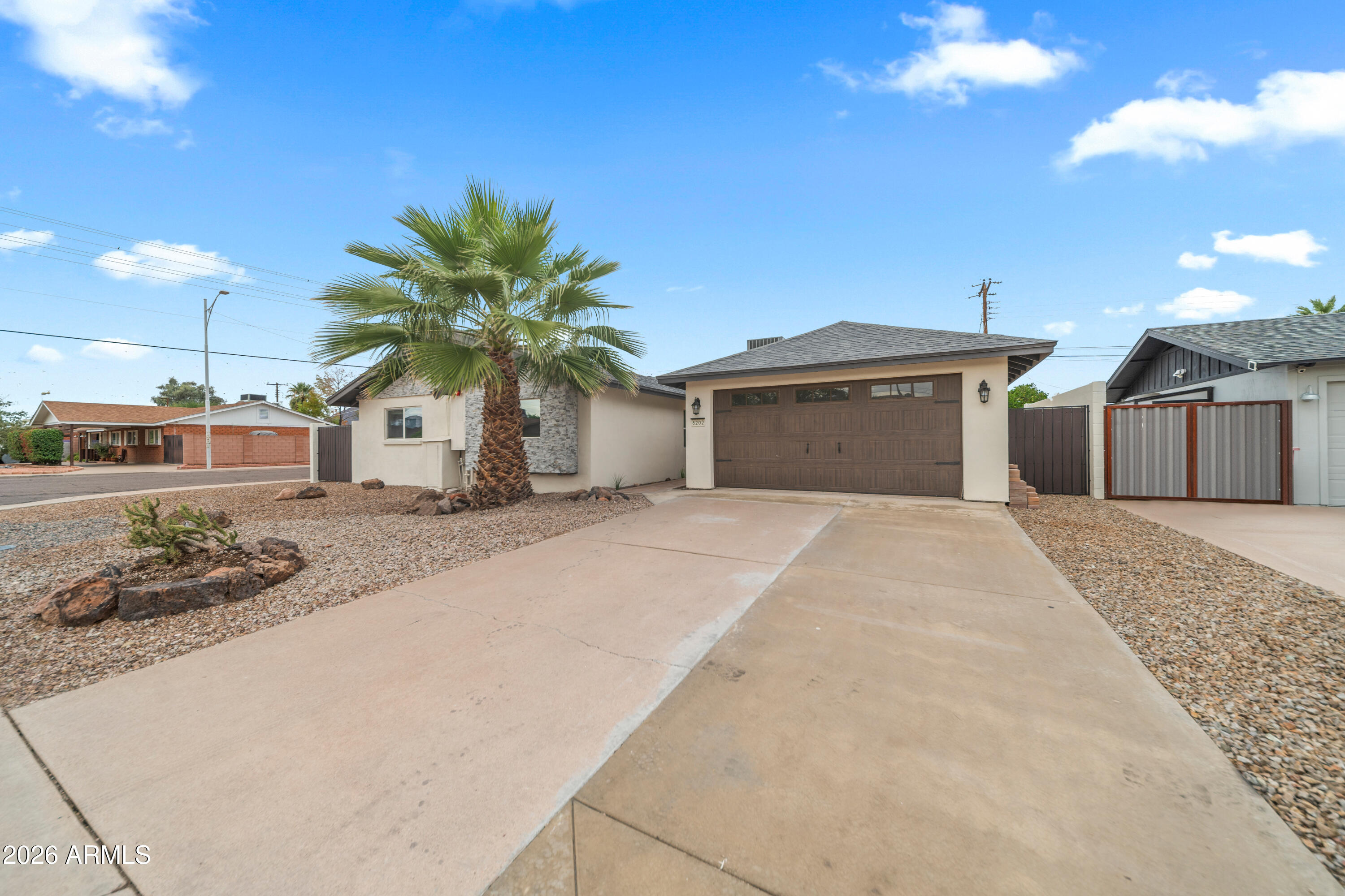 8202 E WHITTON Avenue