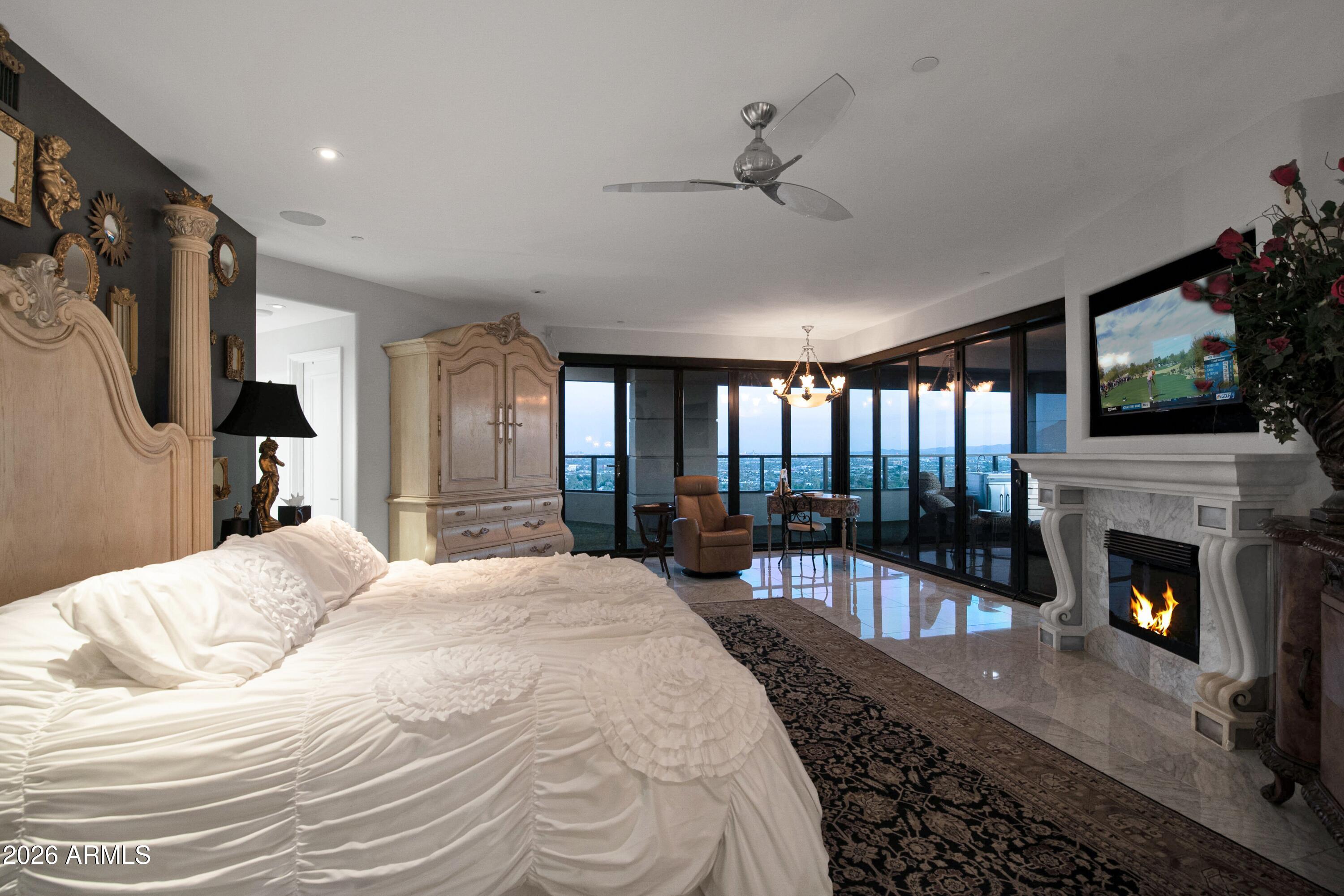 1040 E OSBORN Road 1902