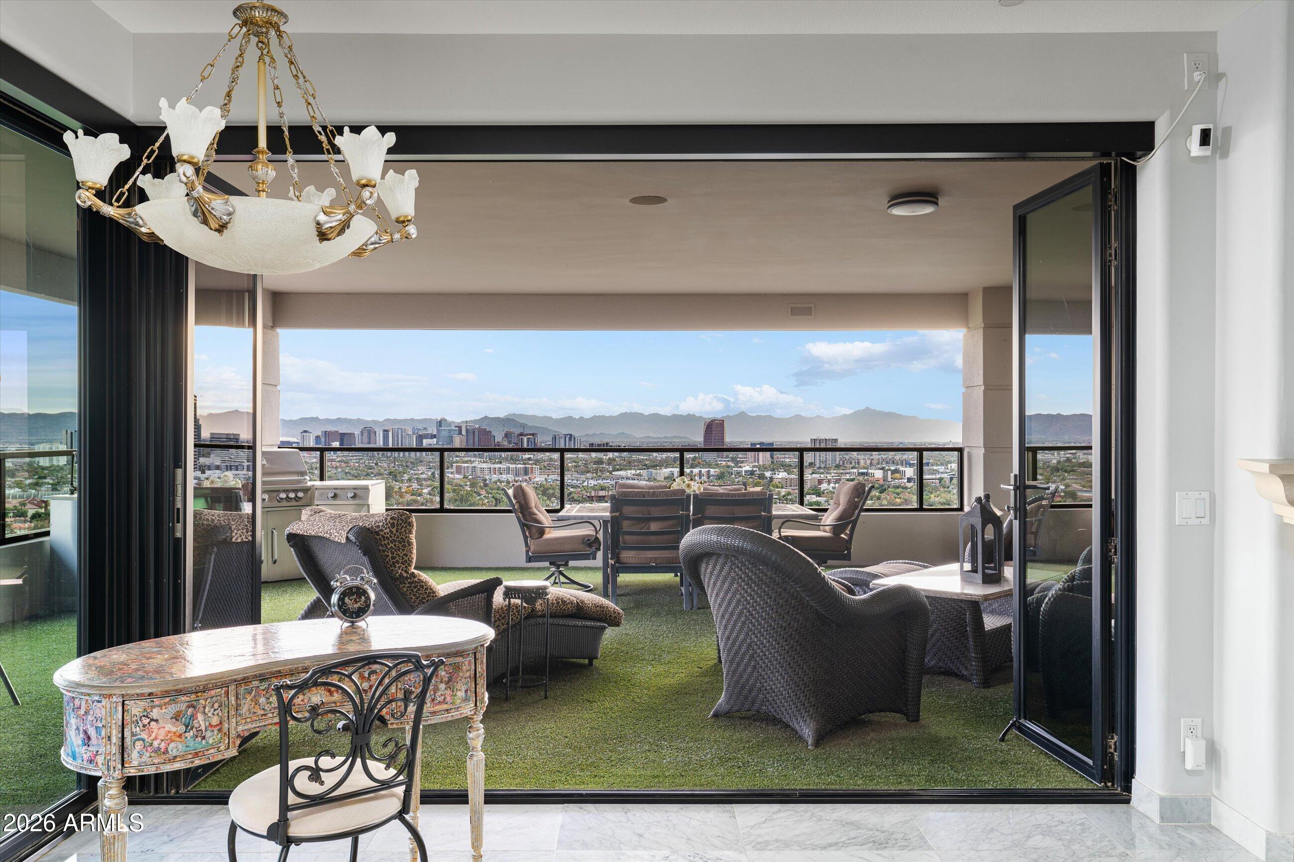 1040 E OSBORN Road 1902