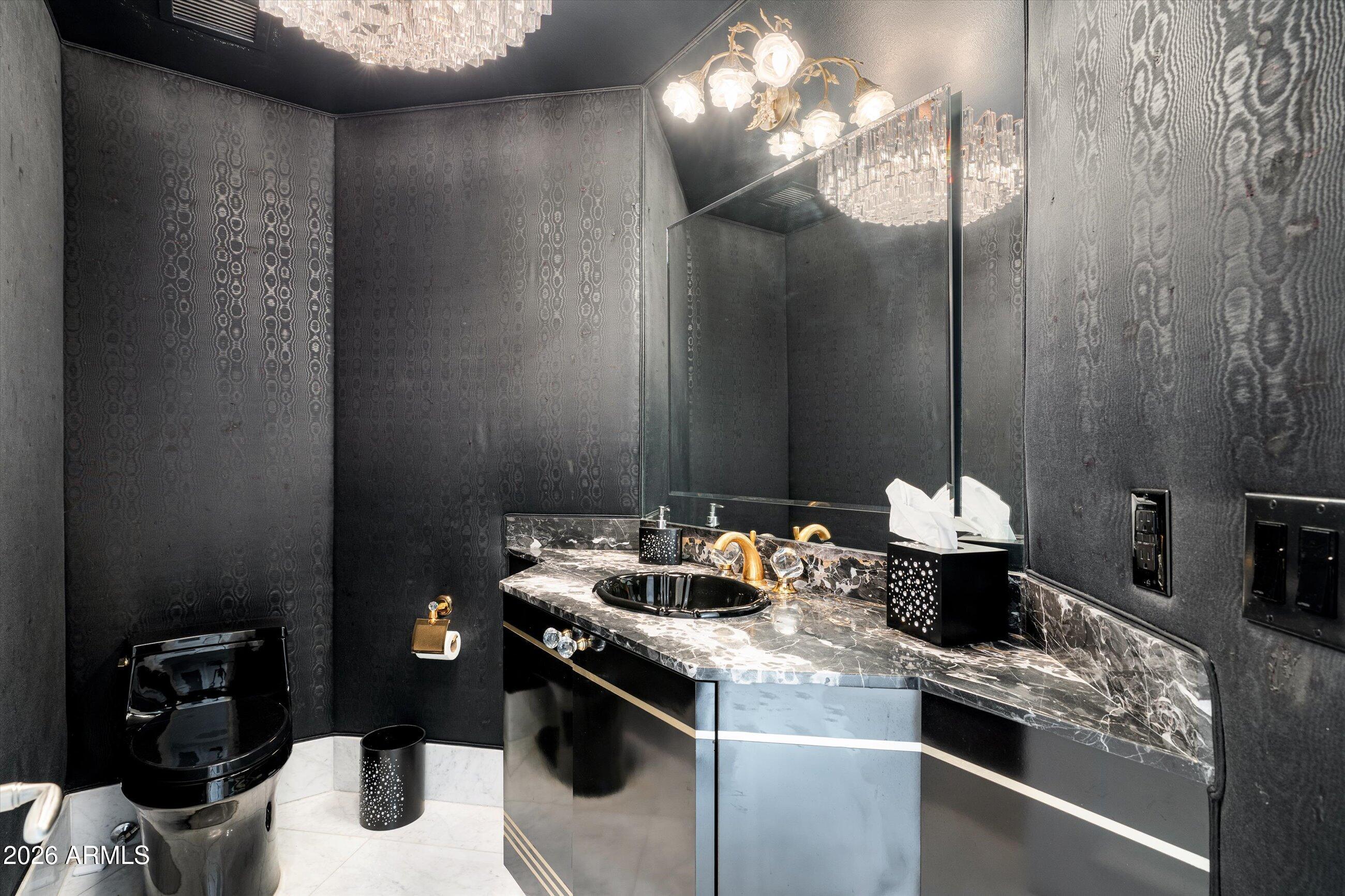 1040 E OSBORN Road 1902