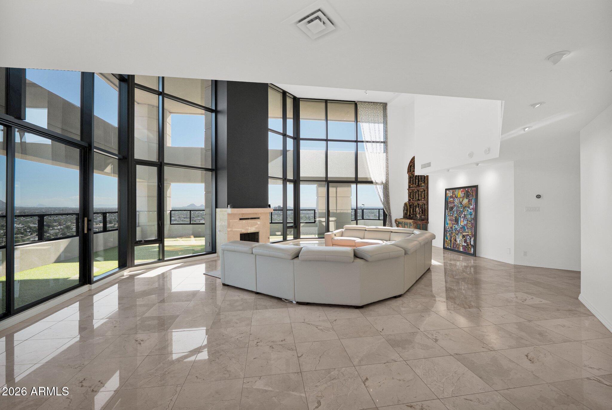 1040 E OSBORN Road 1902