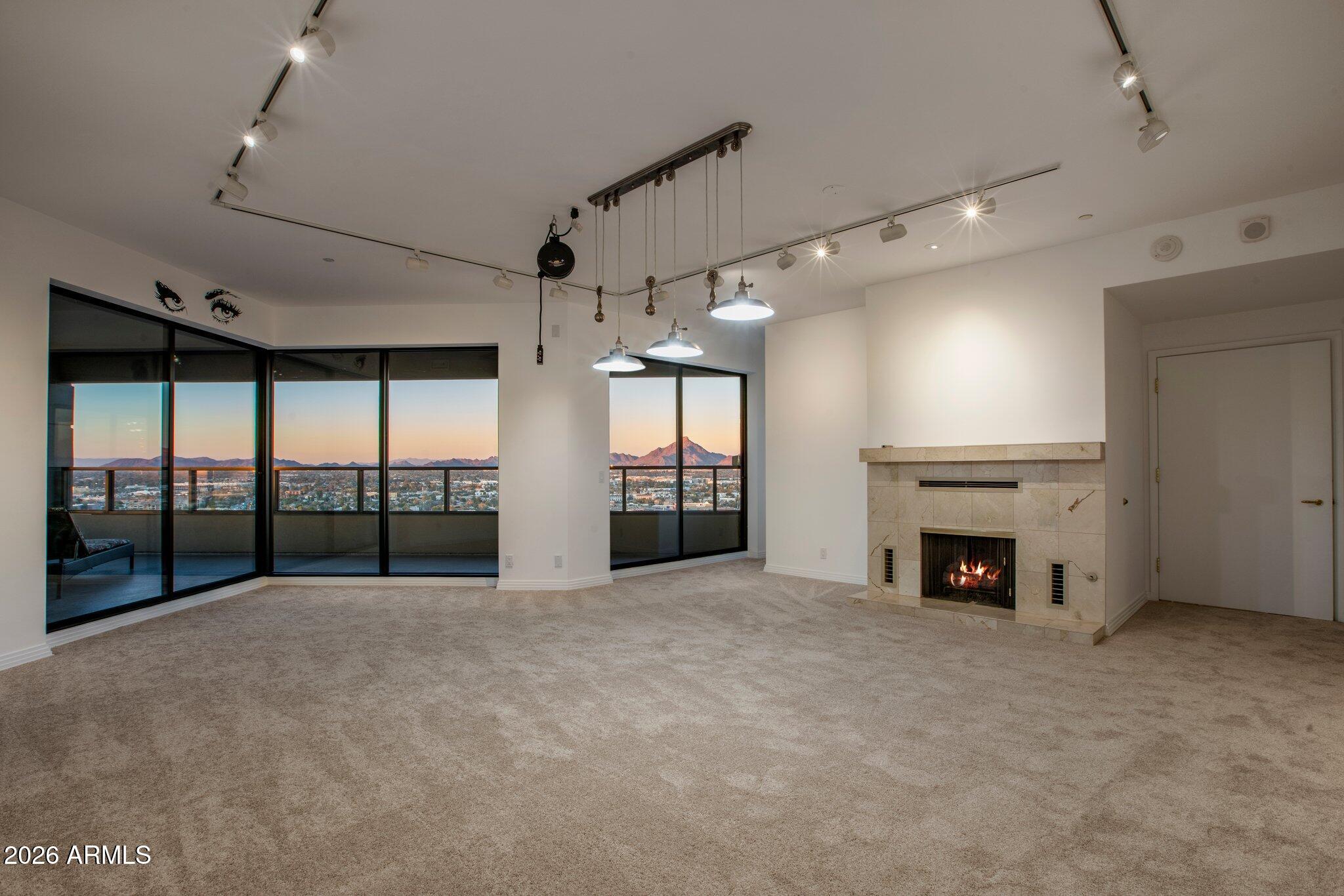 1040 E OSBORN Road 1902