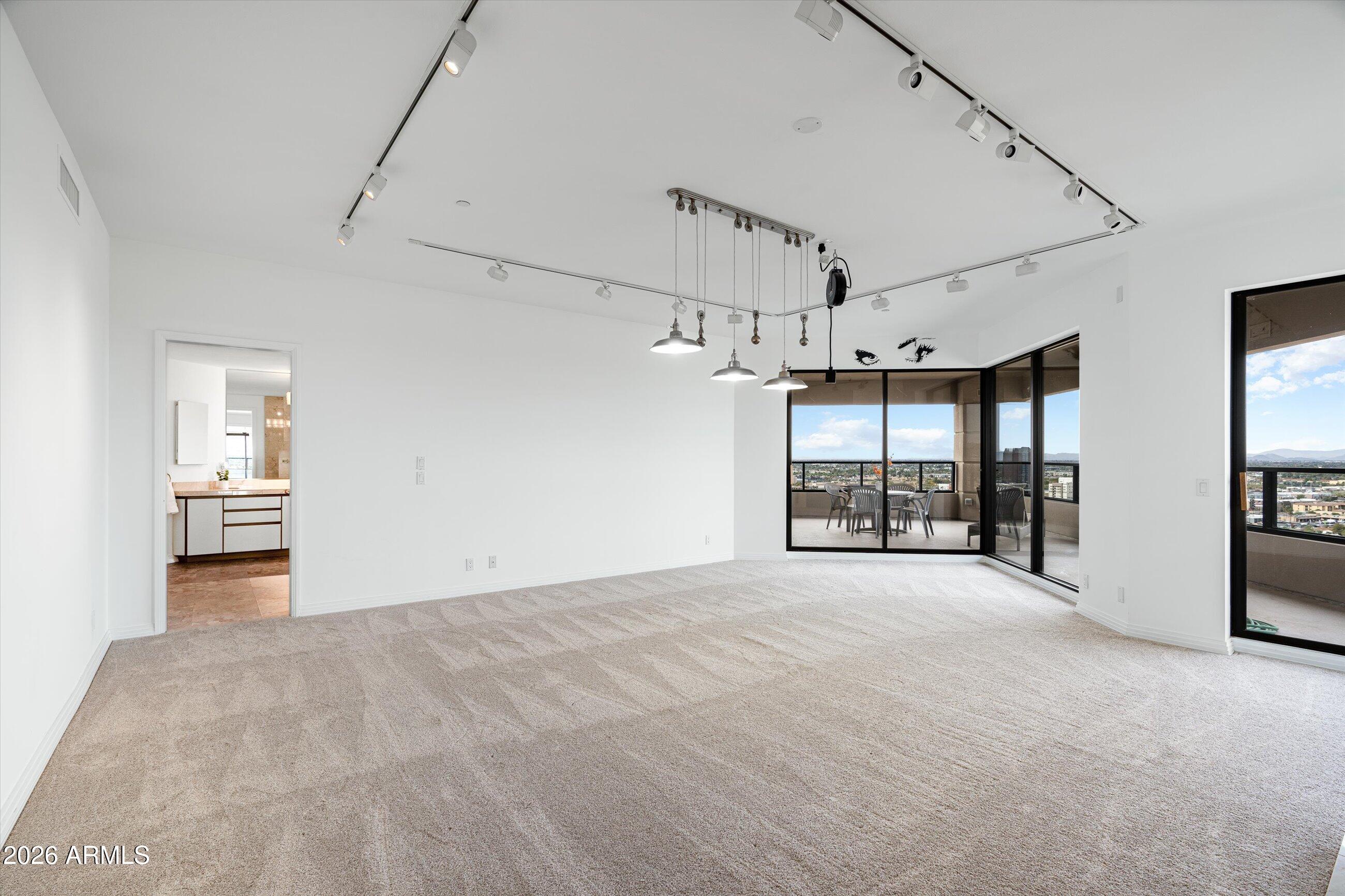 1040 E OSBORN Road 1902