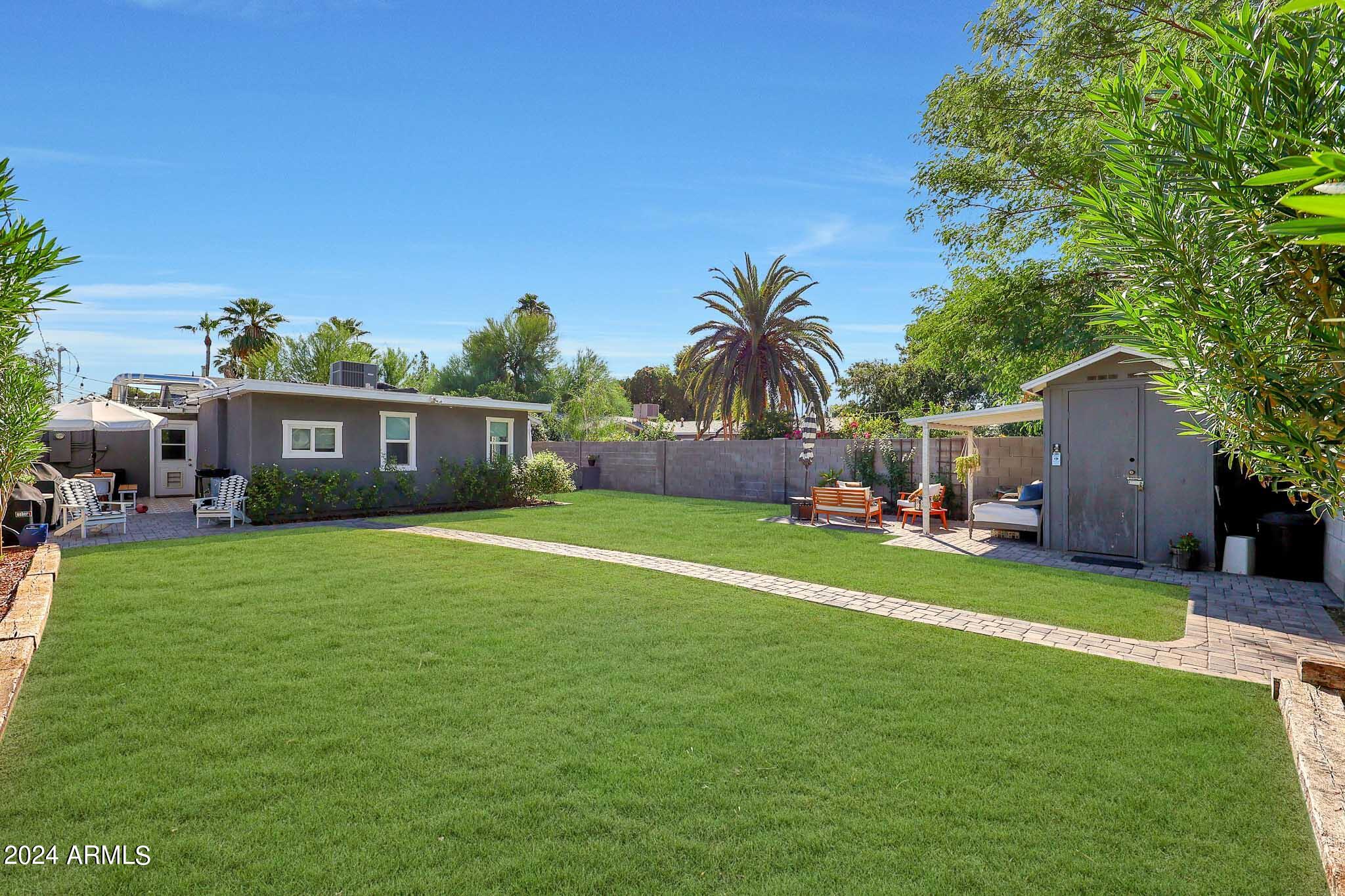 2230 E CLARENDON Avenue