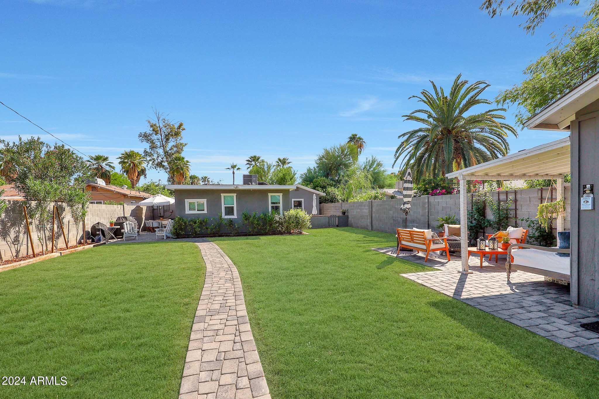 2230 E CLARENDON Avenue