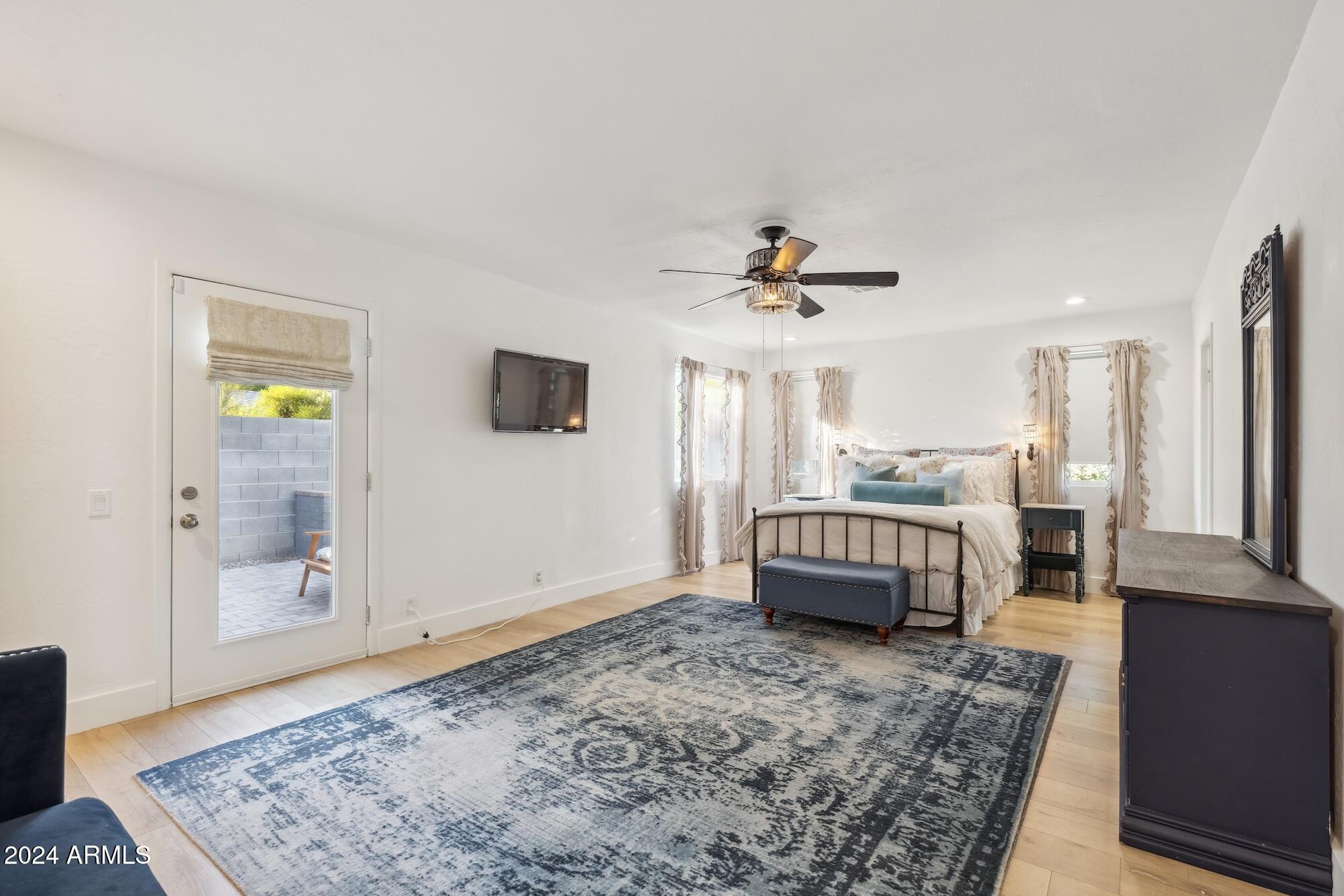 2230 E CLARENDON Avenue