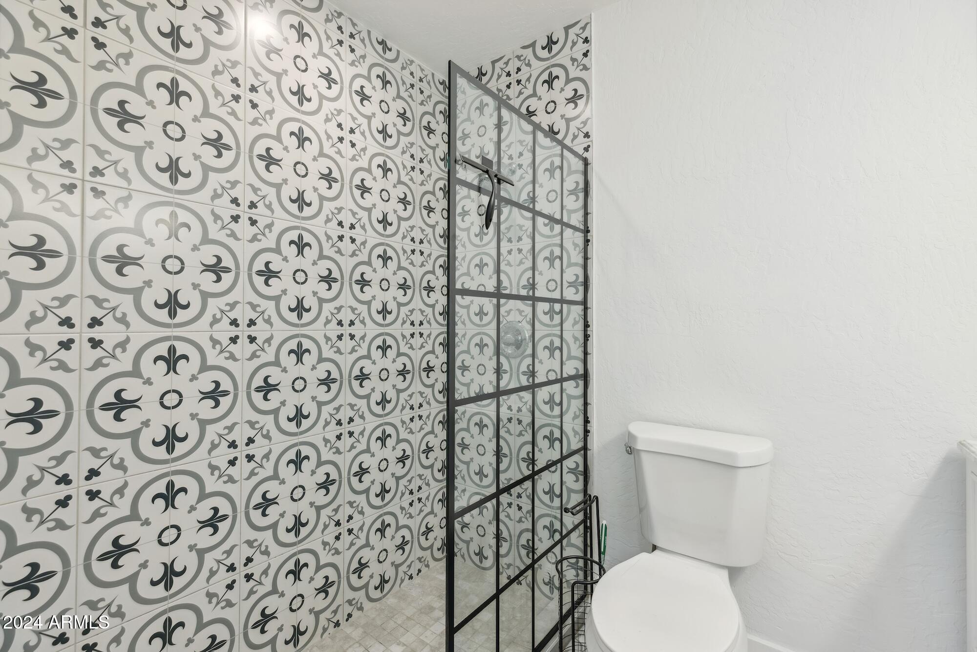 2230 E CLARENDON Avenue