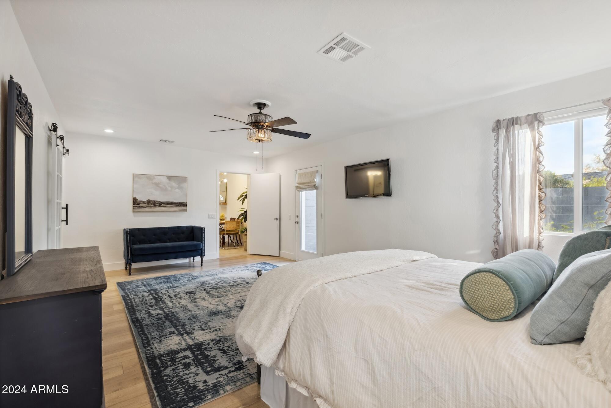 2230 E CLARENDON Avenue