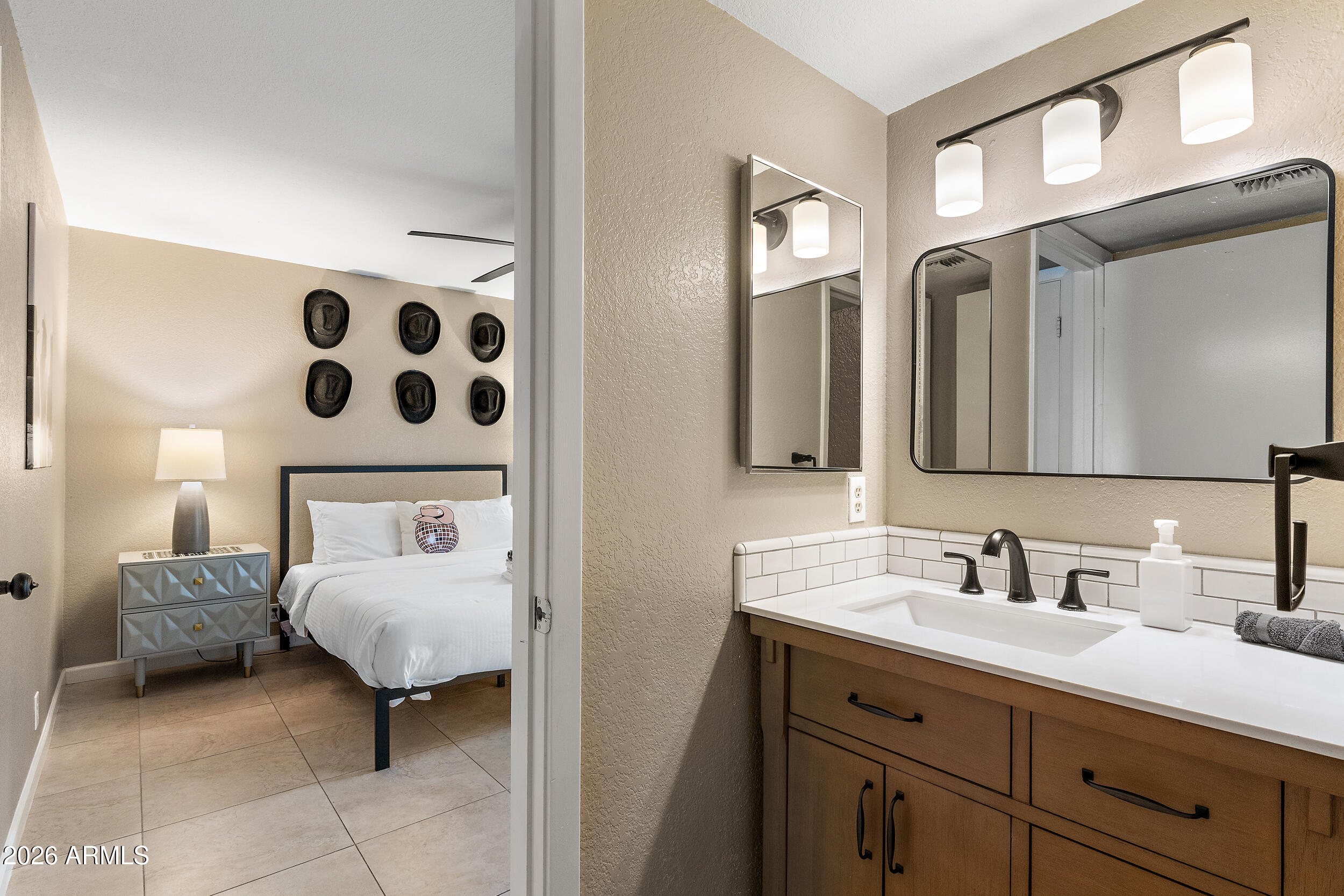 7858 E GLENROSA Avenue