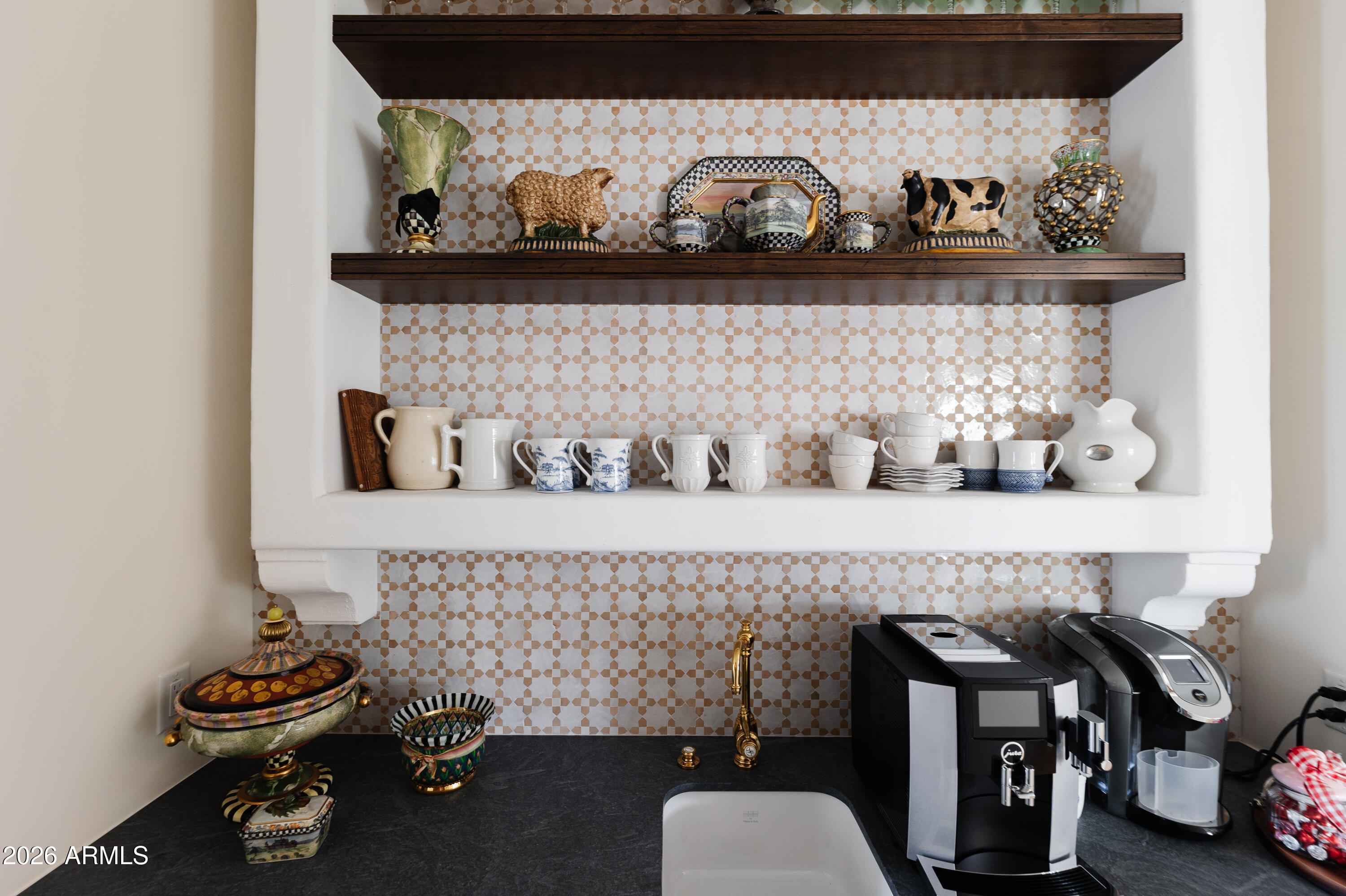 5635 E LINCOLN Drive 60