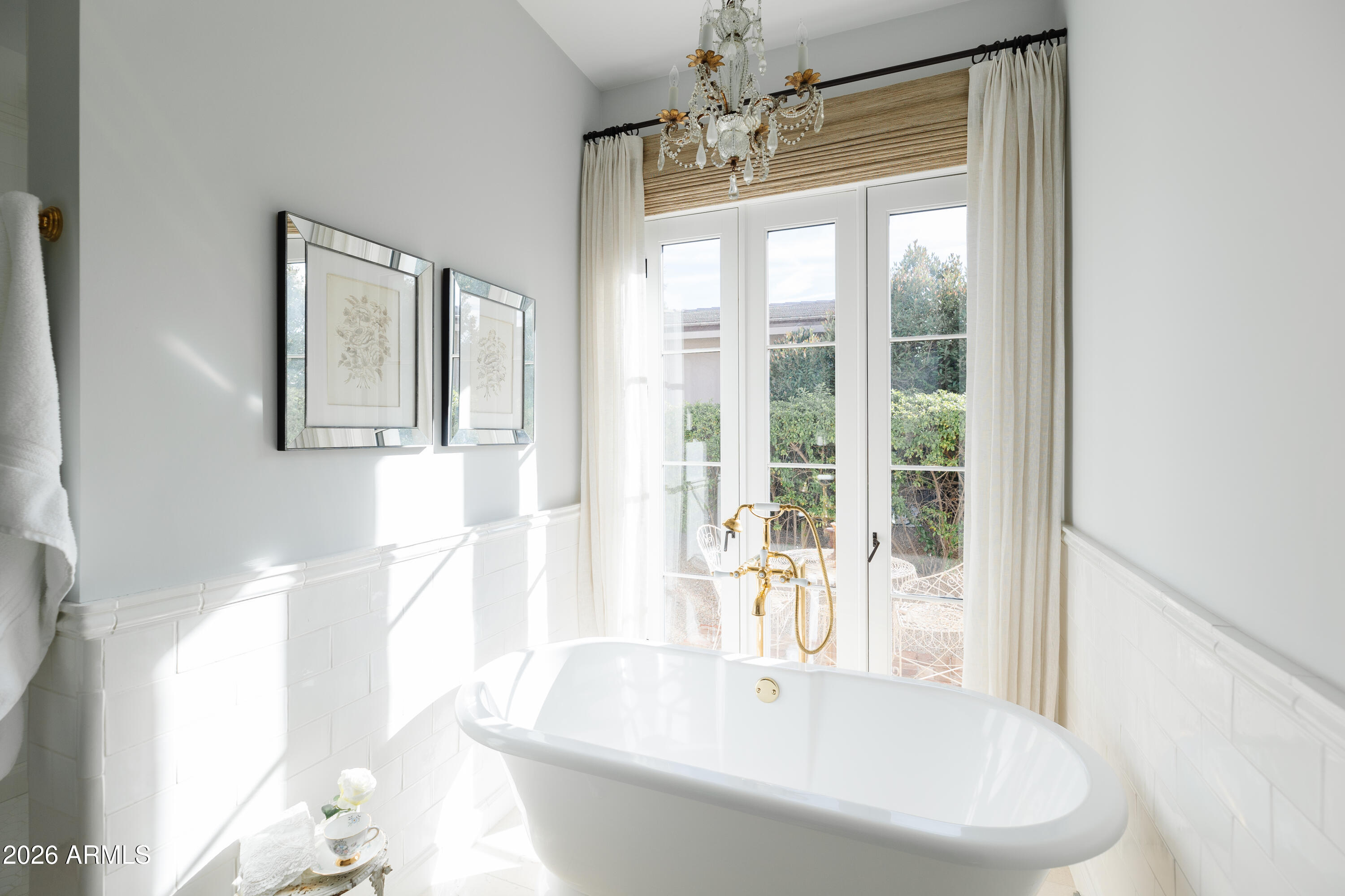 5635 E LINCOLN Drive 60