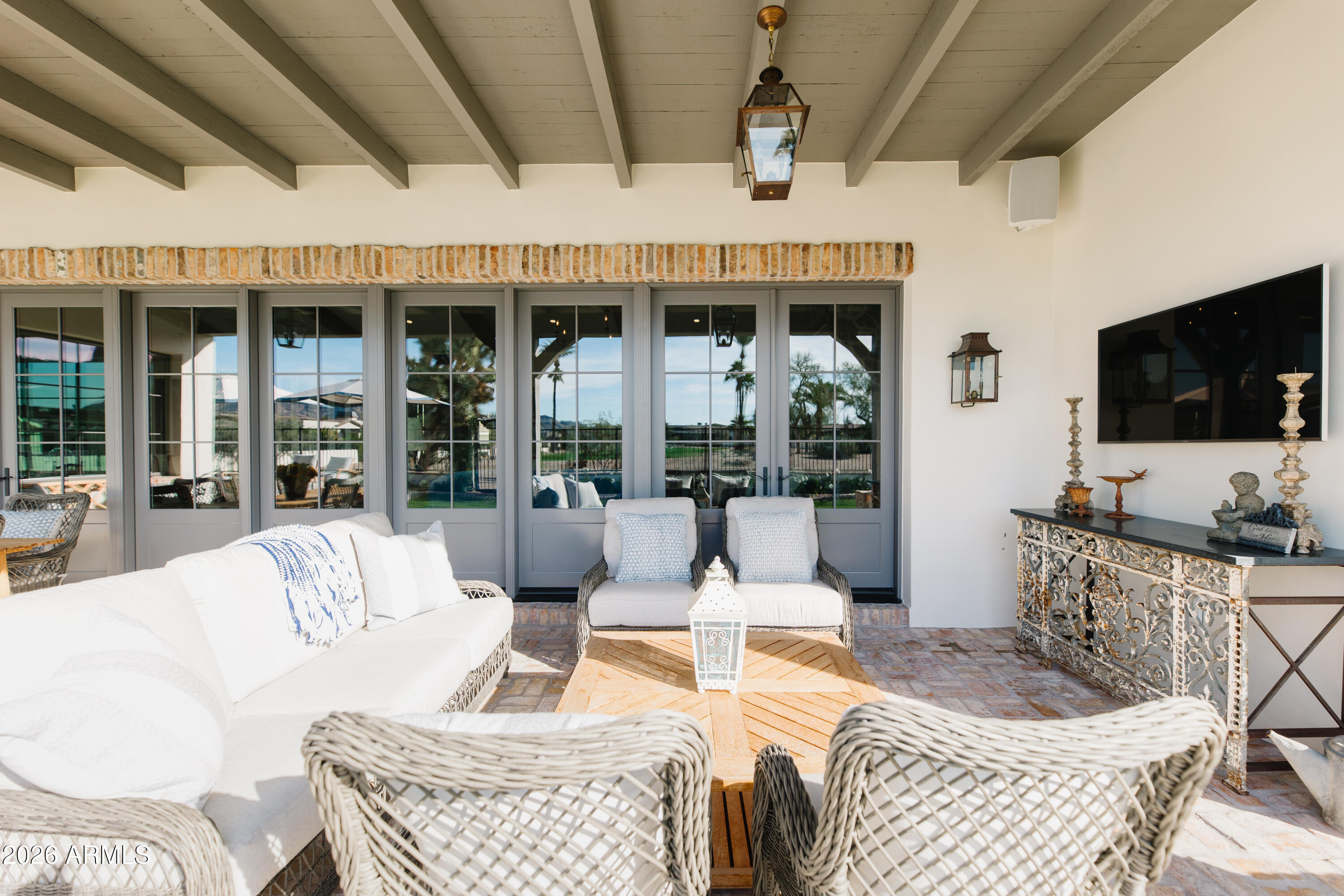 5635 E LINCOLN Drive 60