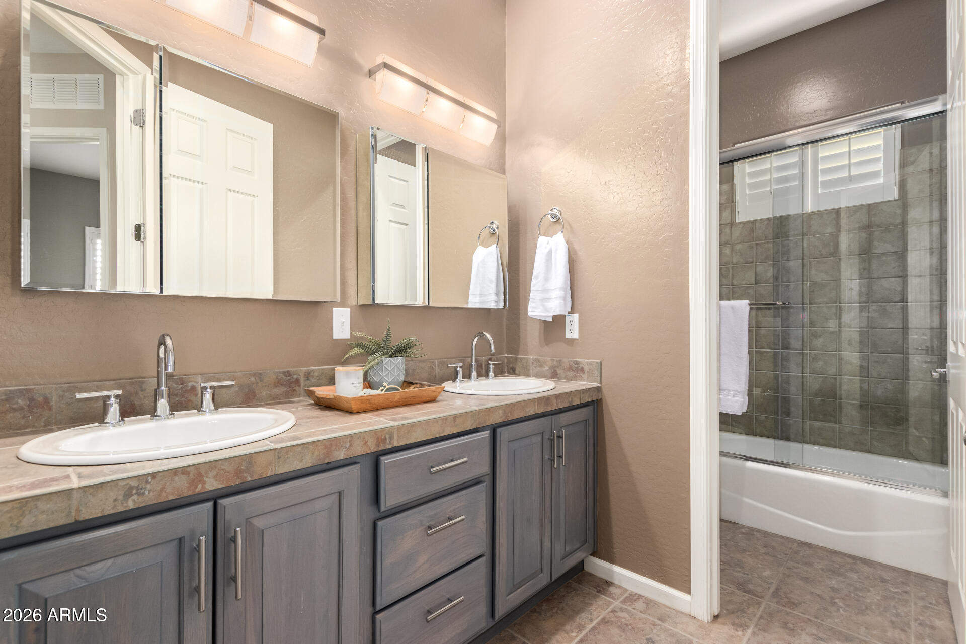 11221 E GREENWAY Road