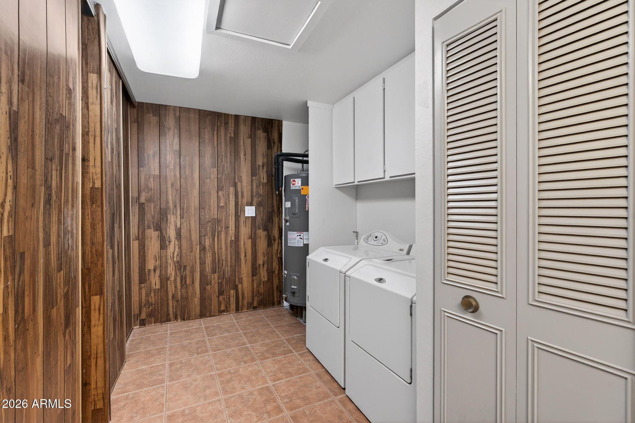 1725 E LA JOLLA Drive