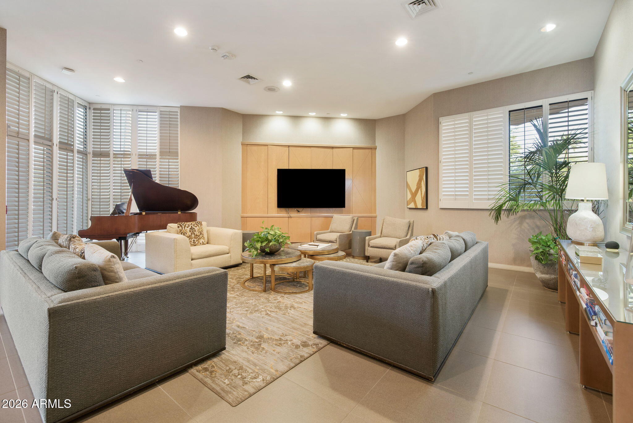1040 E OSBORN Road 601