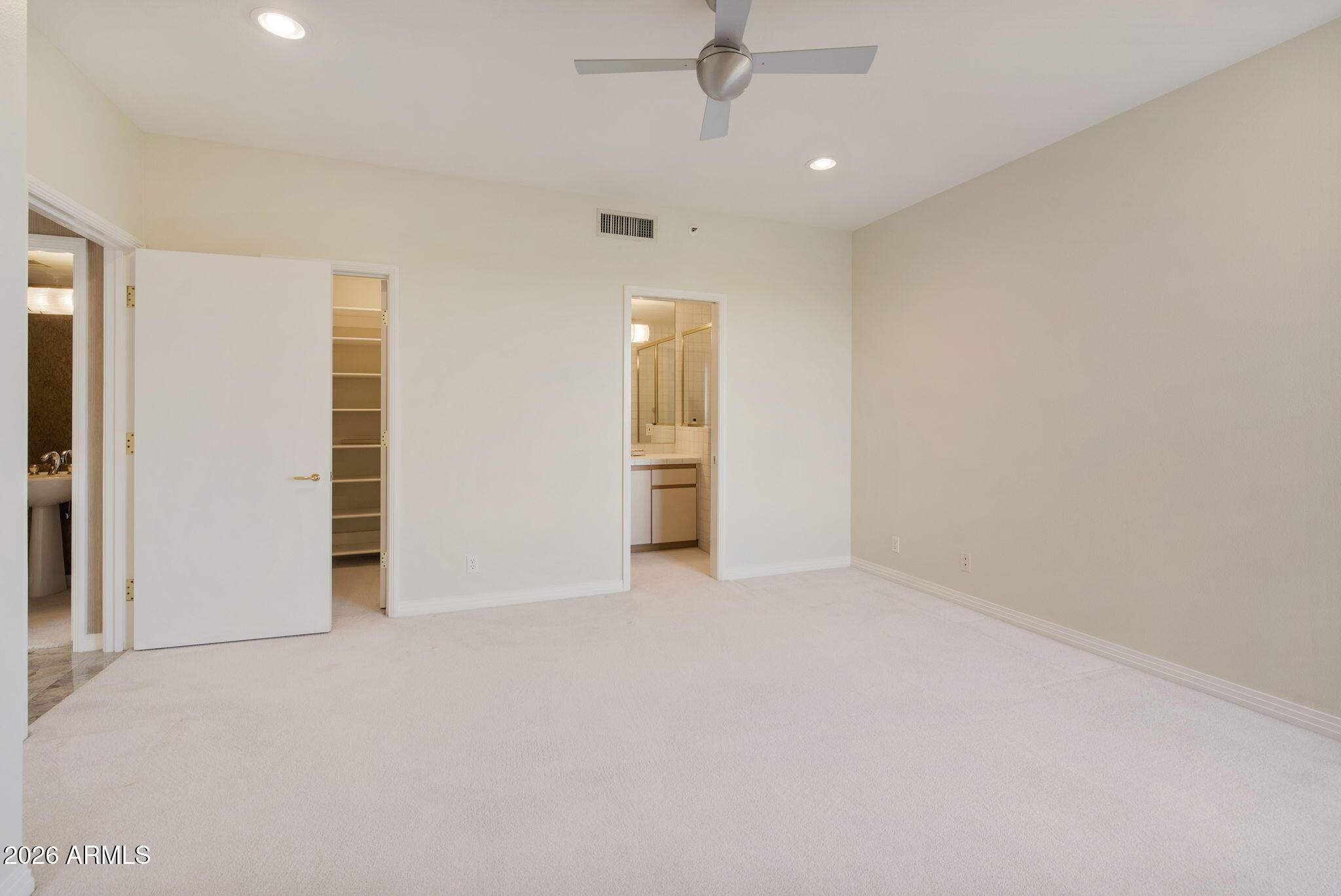 1040 E OSBORN Road 601