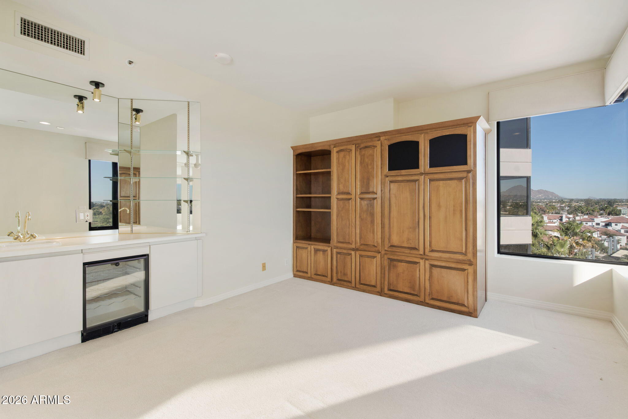 1040 E OSBORN Road 601