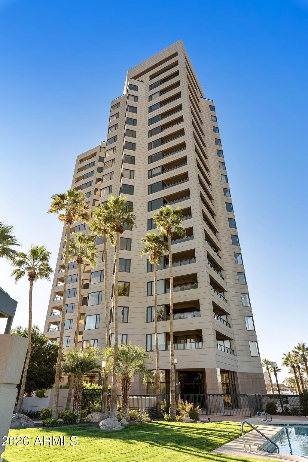 1040 E OSBORN Road 601