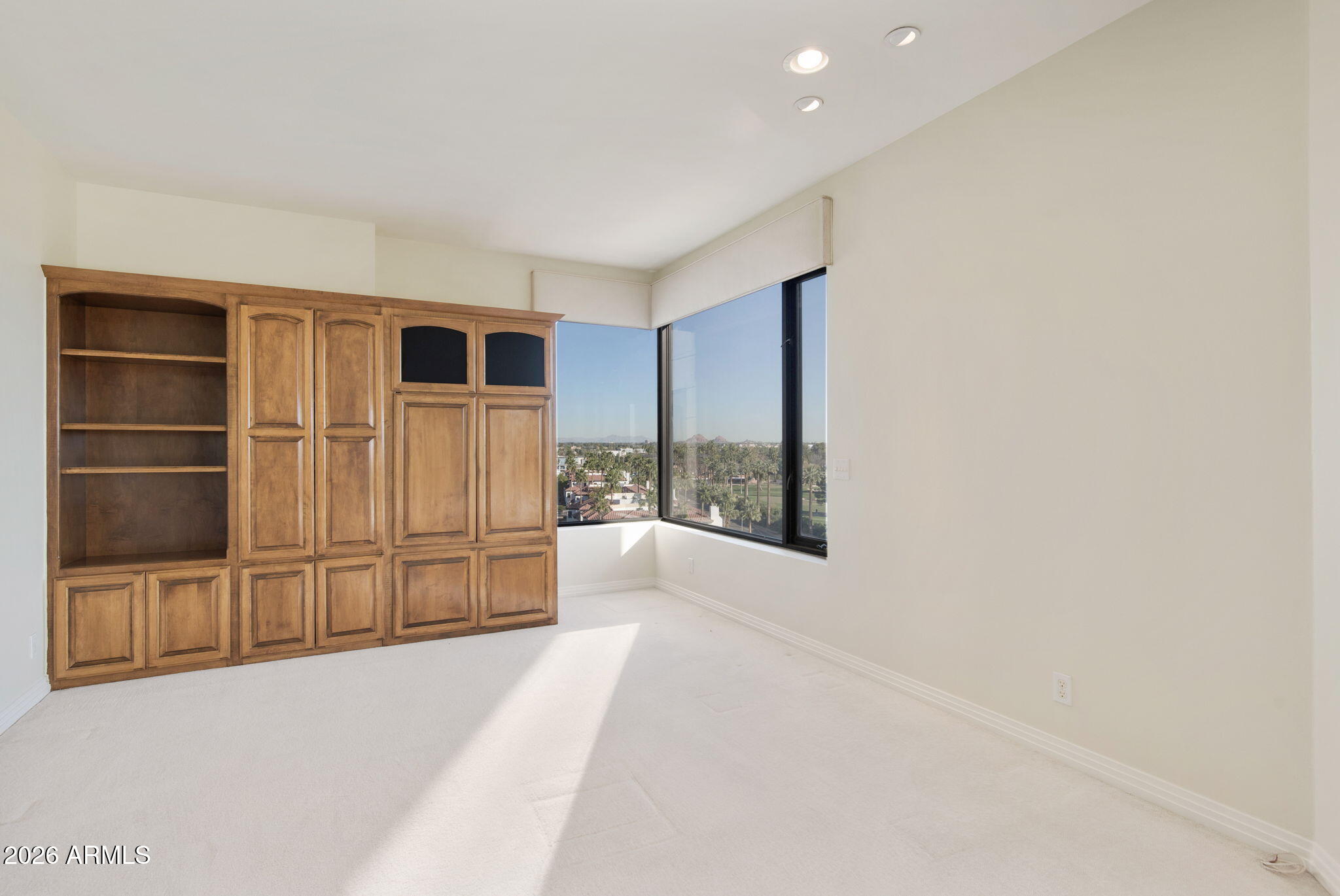 1040 E OSBORN Road 601